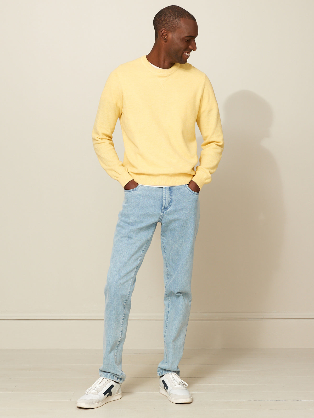 Herrenpullover mit rundem Halsausschnitt