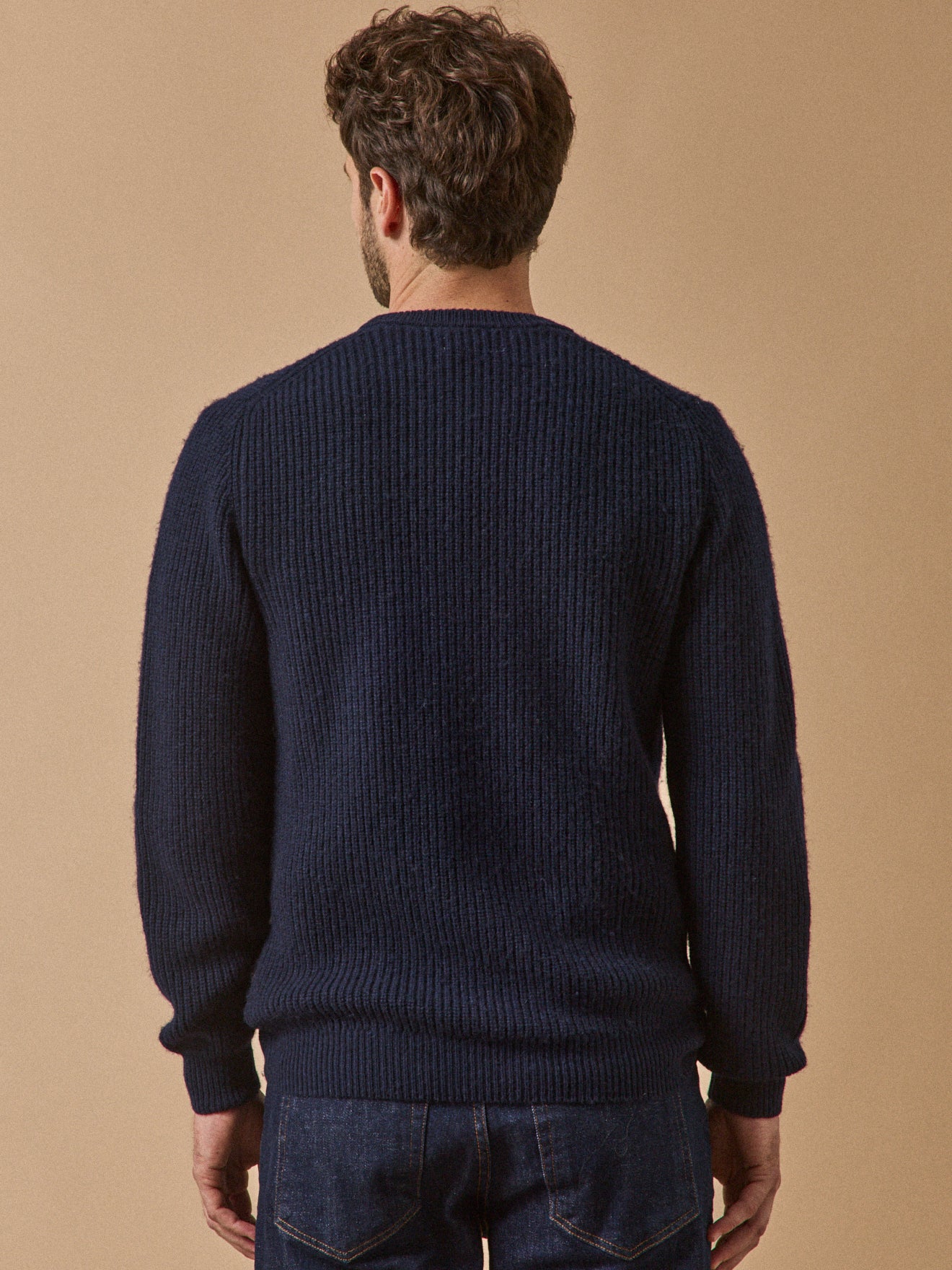 Herrenpullover aus Rippenstrick mit rundem Halsausschnitt