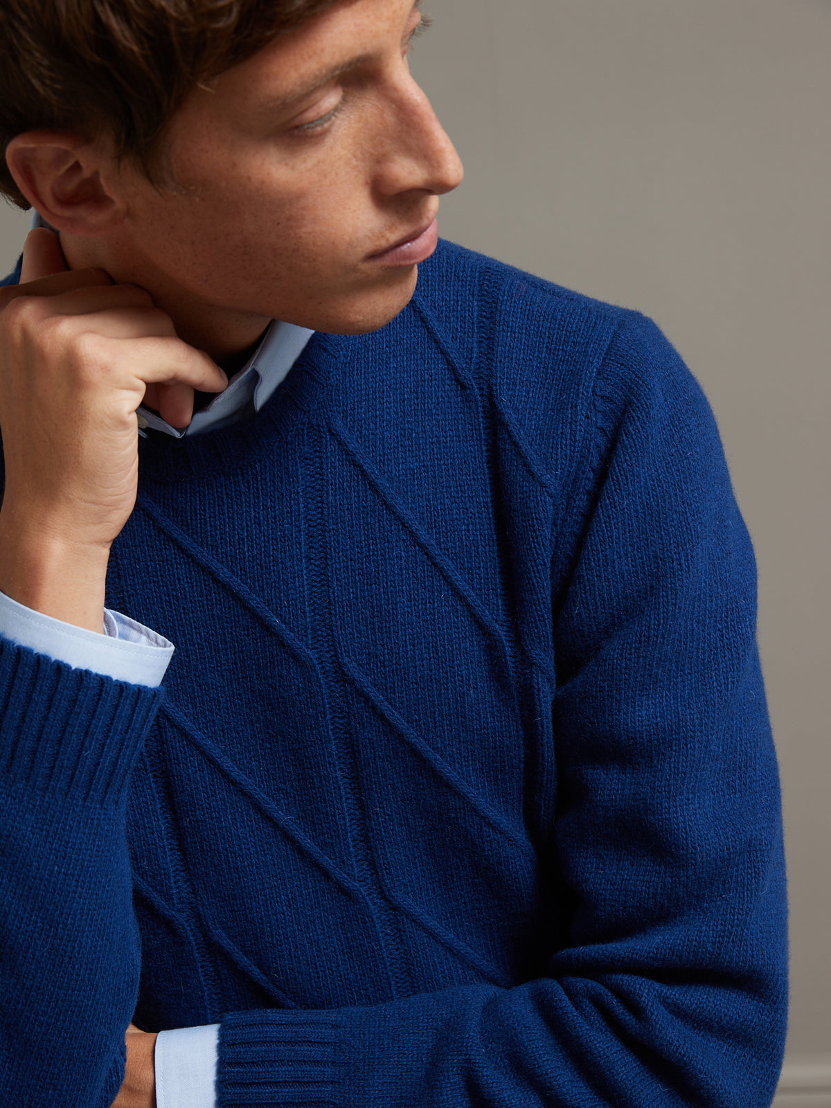 Herrenpullover mit Musterstrick und rundem Halsausschnitt