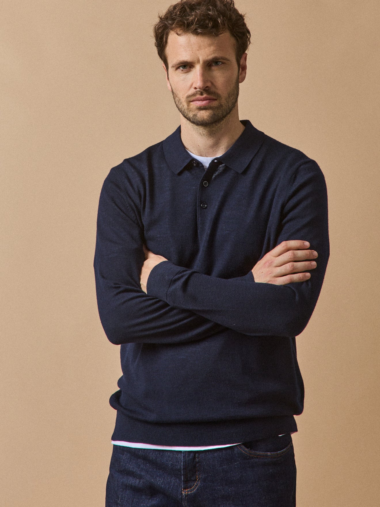 Feinmaschiger Herrenpullover mit Polokragen aus Merinowolle