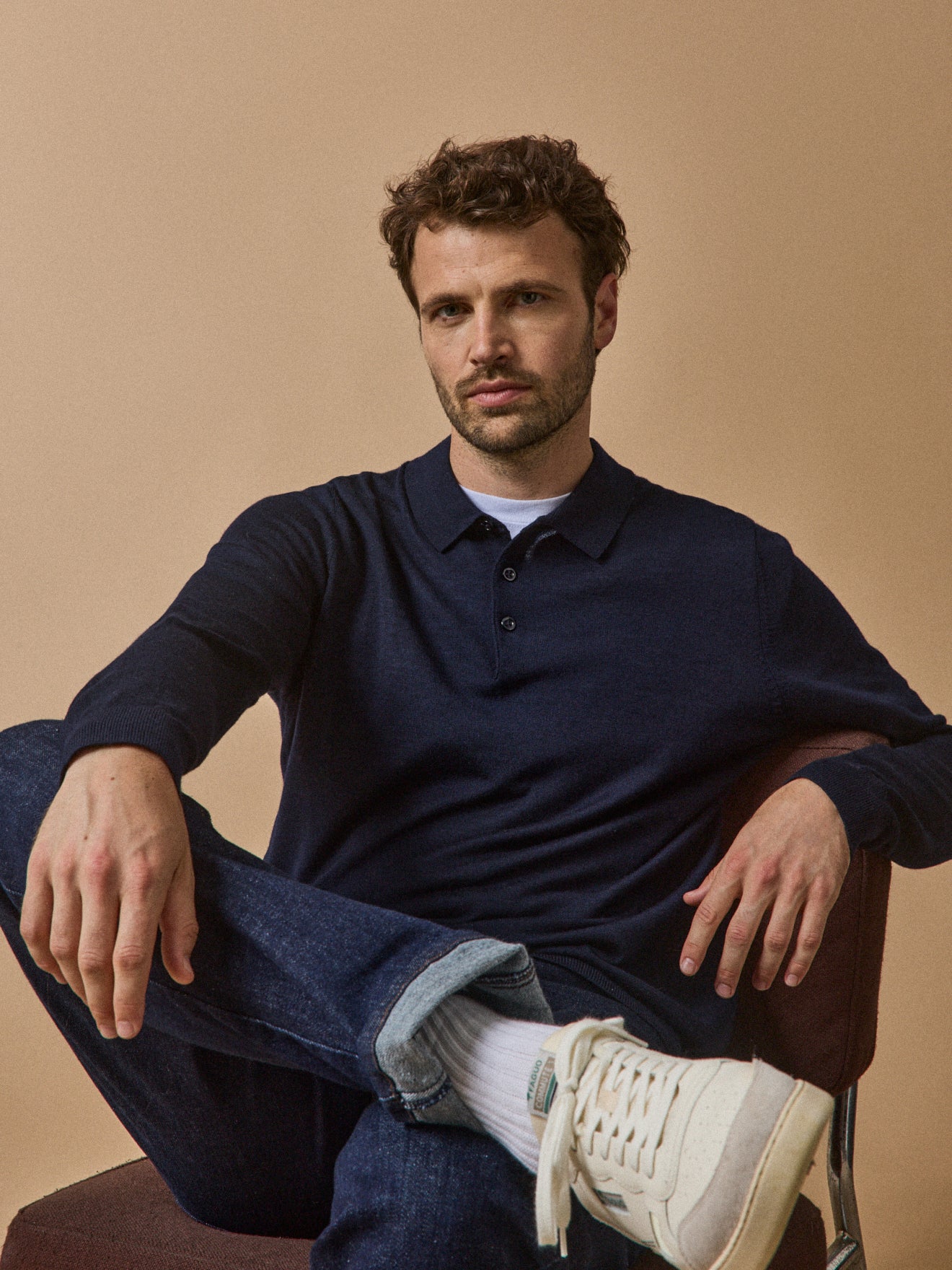 Feinmaschiger Herrenpullover mit Polokragen aus Merinowolle