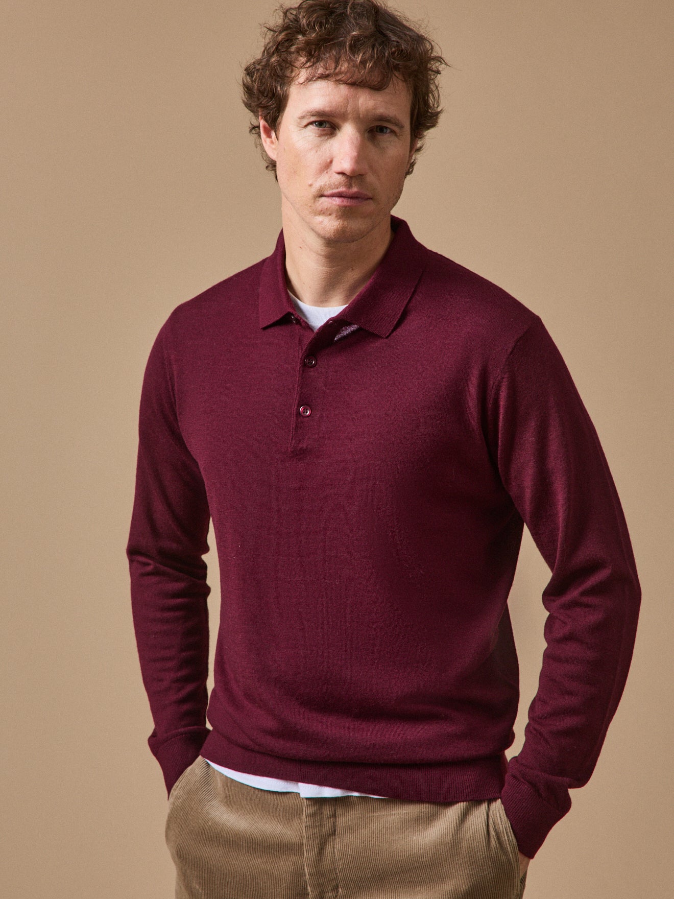 Feinmaschiger Herrenpullover mit Polokragen aus Merinowolle