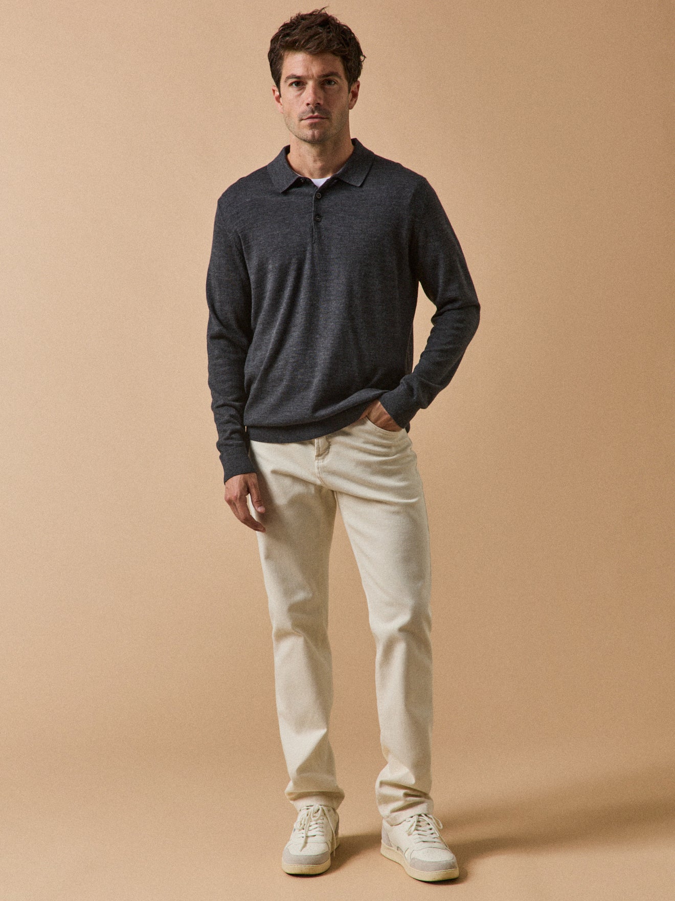 Feinmaschiger Herrenpullover mit Polokragen aus Merinowolle