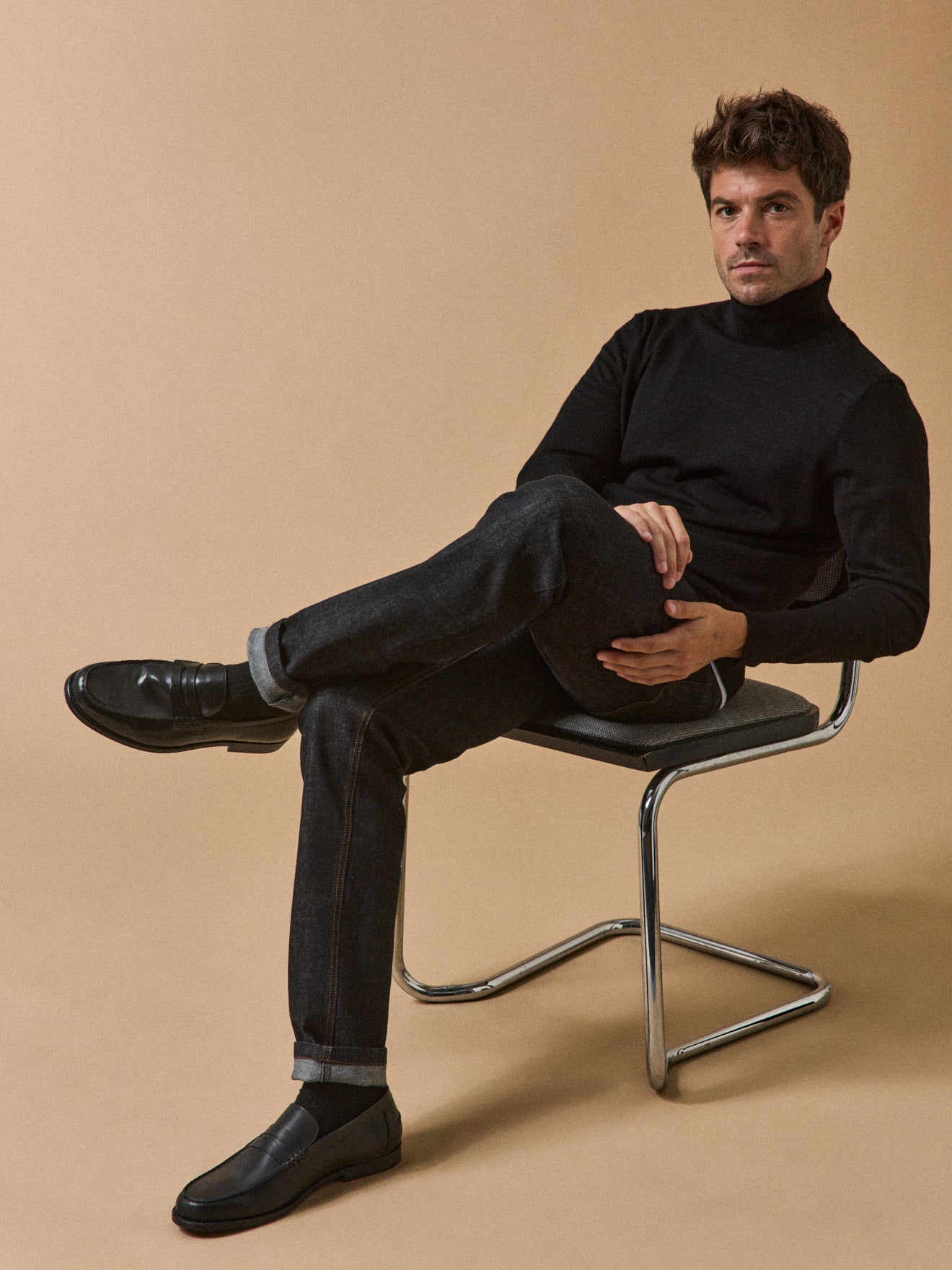 Leichtmaschiger Herrenpullover aus Merinowolle mit Rollkragen