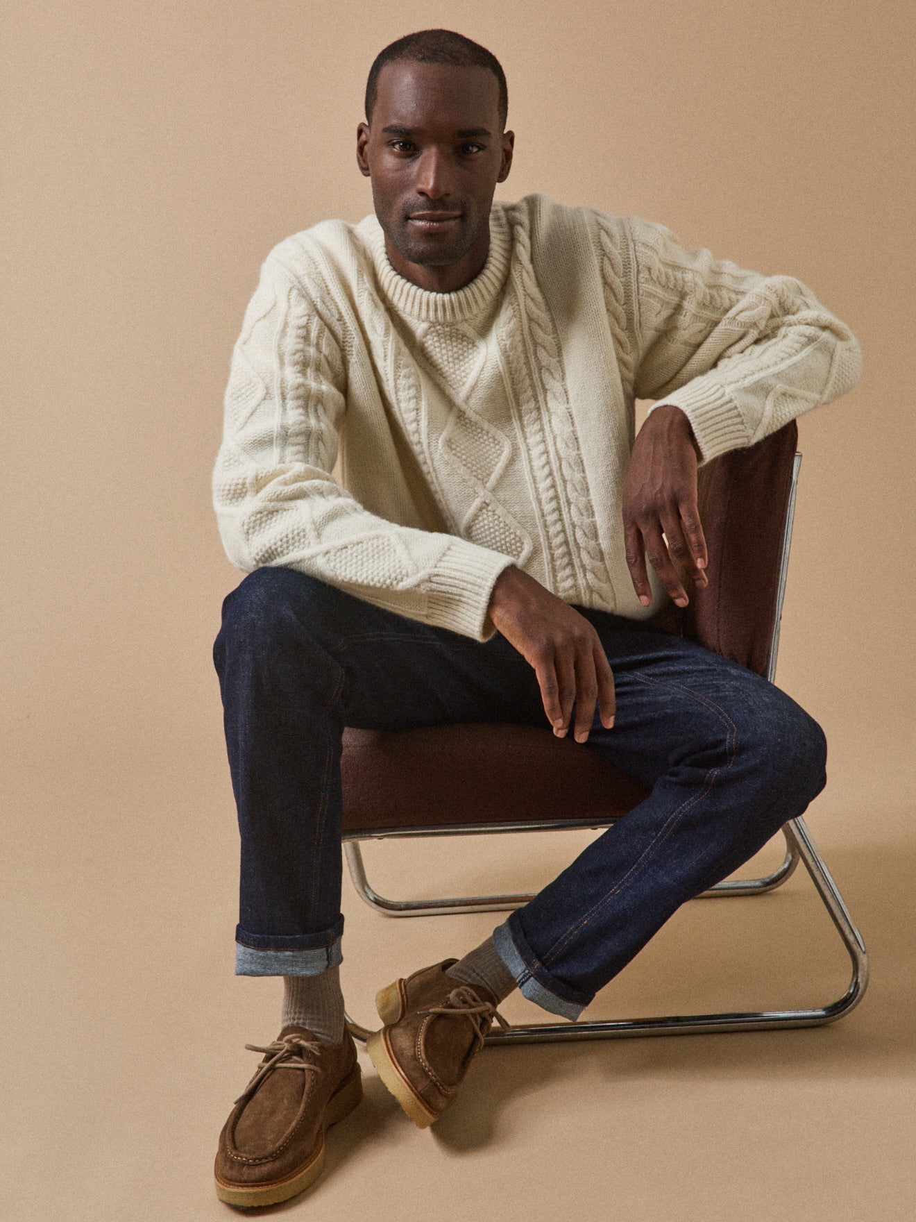 Herrenpullover aus Wolle mit Zopfmuster