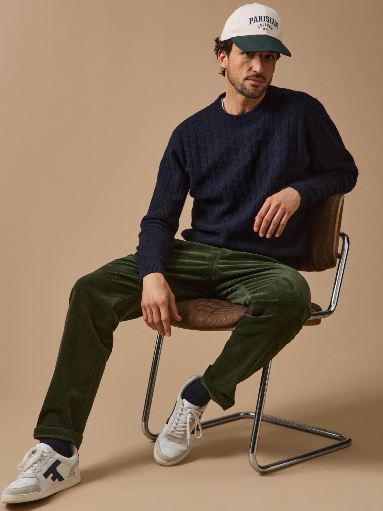 Herrenpullover mit Zopfmuster aus Wolle