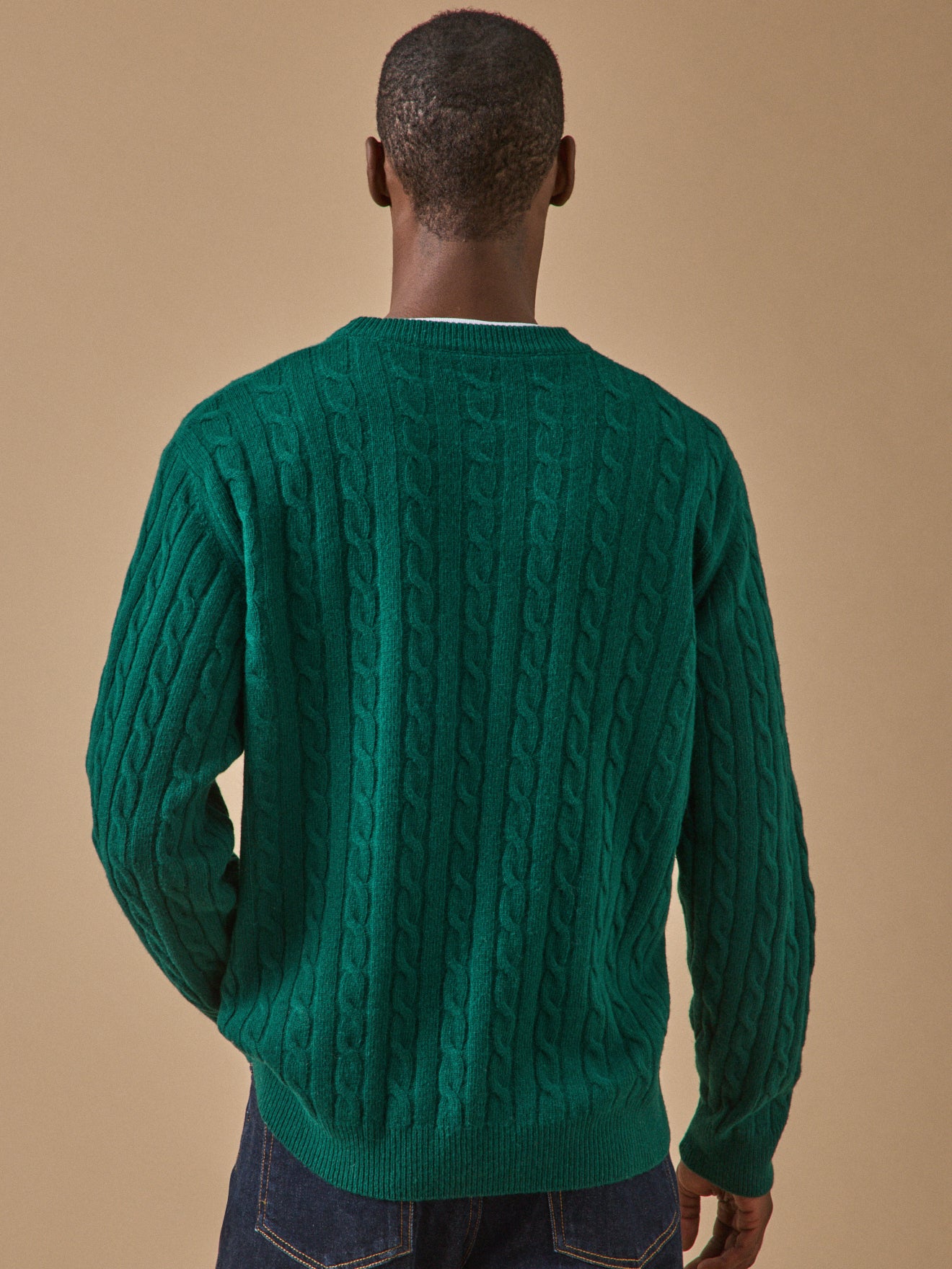 Herrenpullover mit Zopfmuster aus Wolle