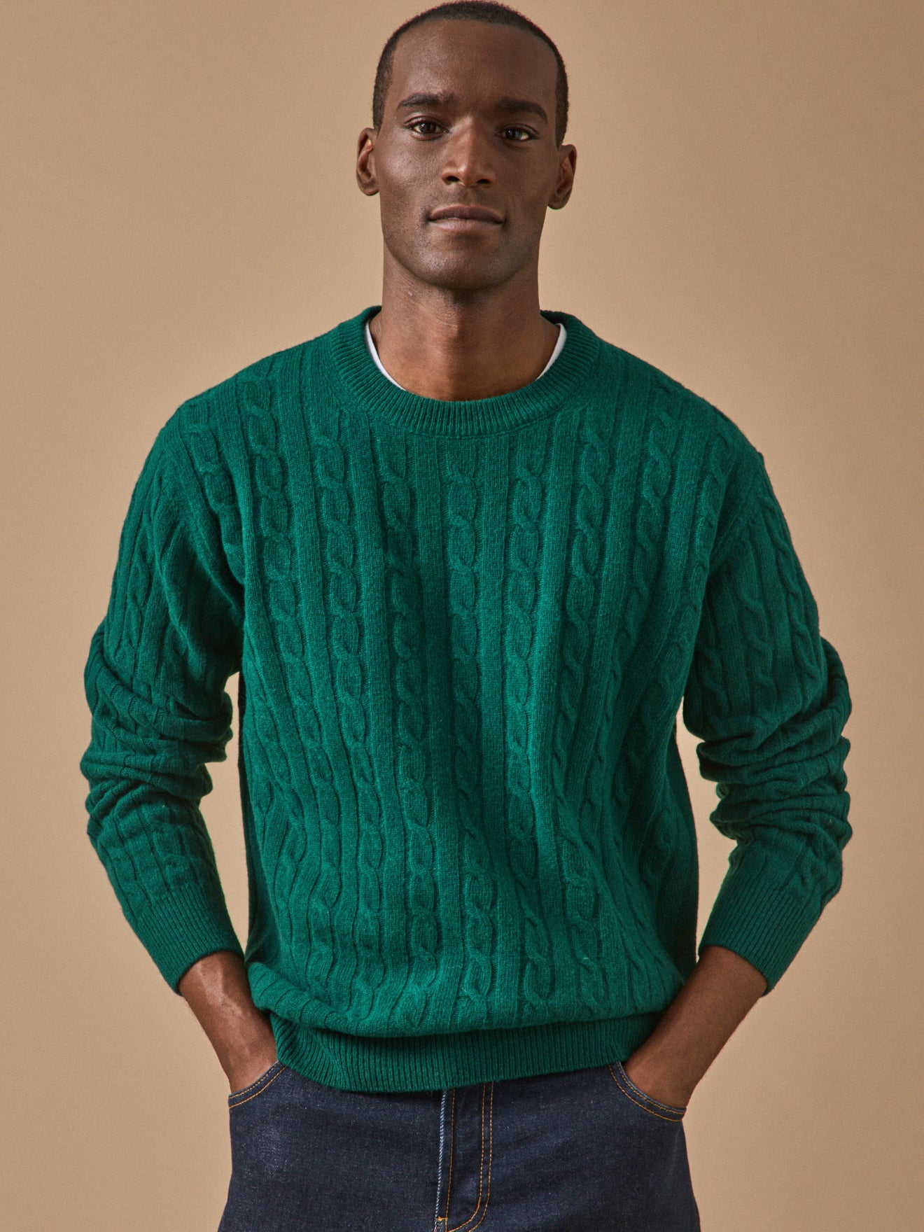 Herrenpullover mit Zopfmuster aus Wolle
