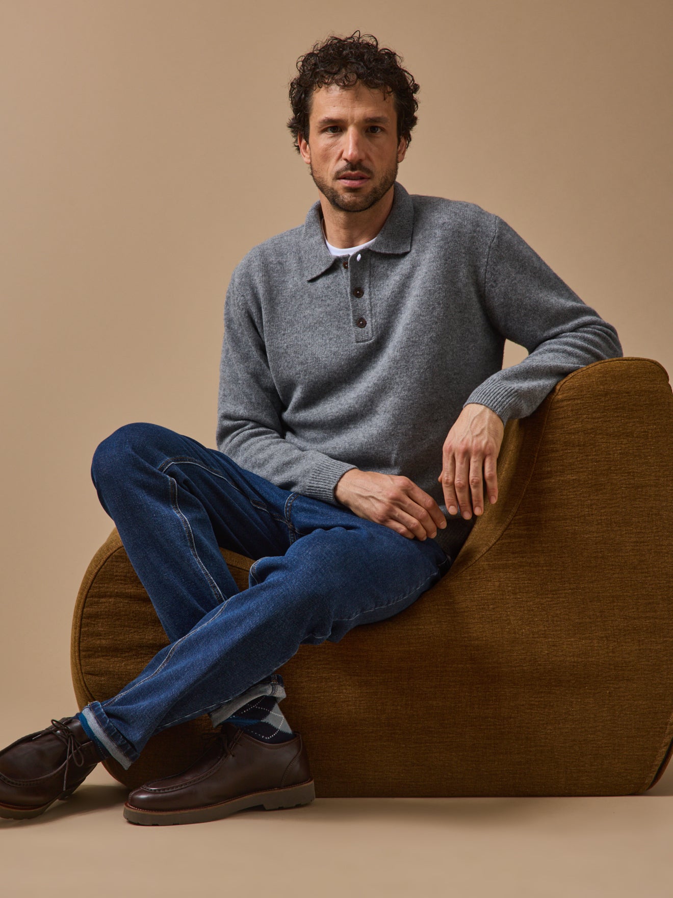 Herrenpullover mit Polokragen