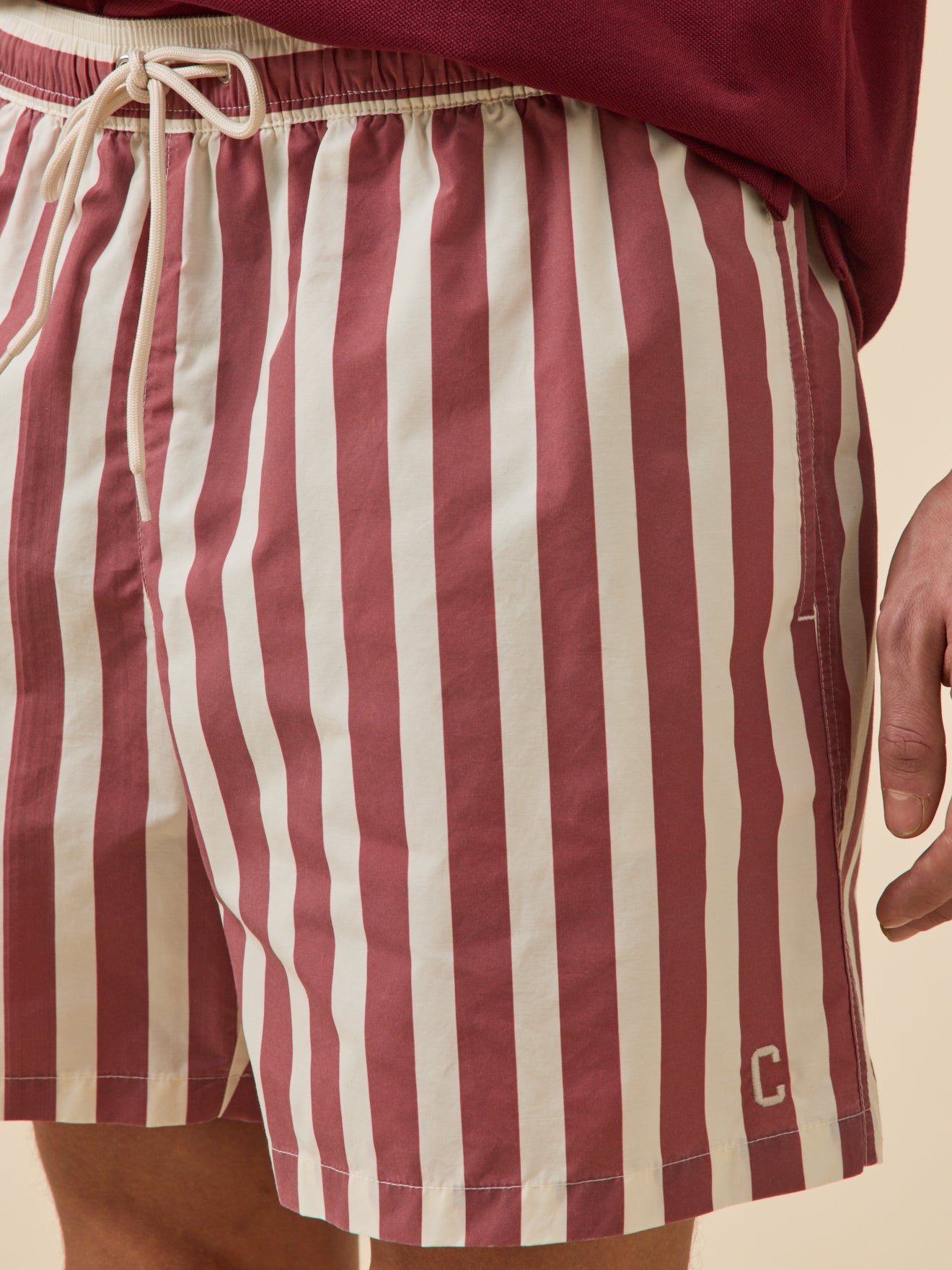 Gestreifte Herren-Badeshorts
