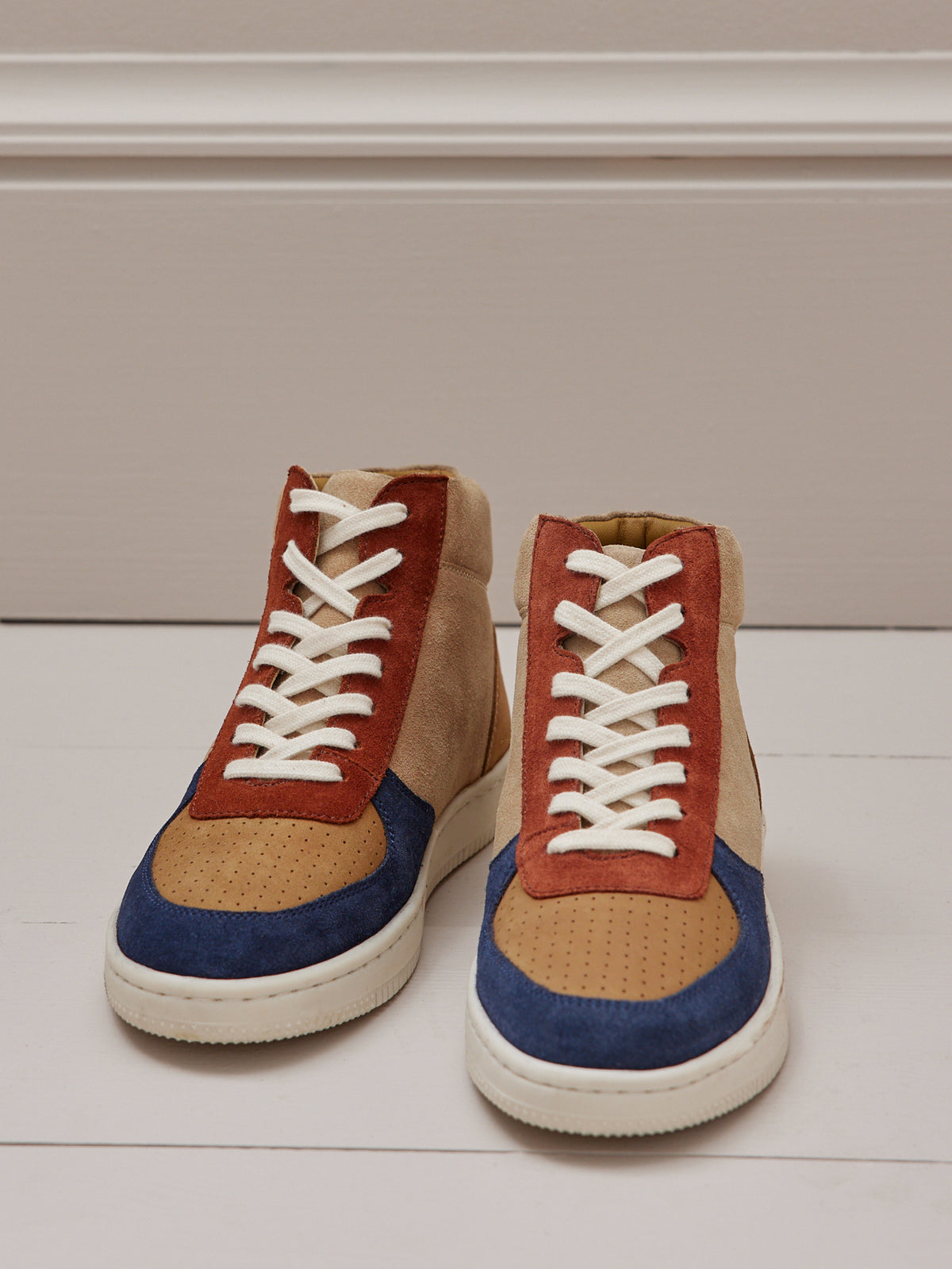 Hohe und mehrfarbige Damen-Sneakers