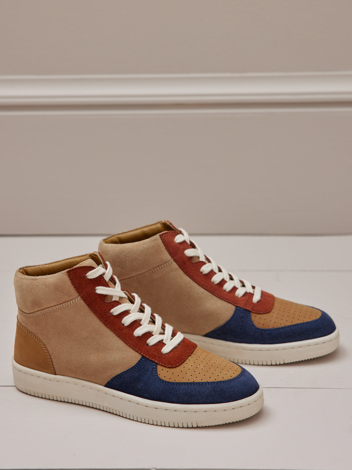 Hohe und mehrfarbige Damen-Sneakers