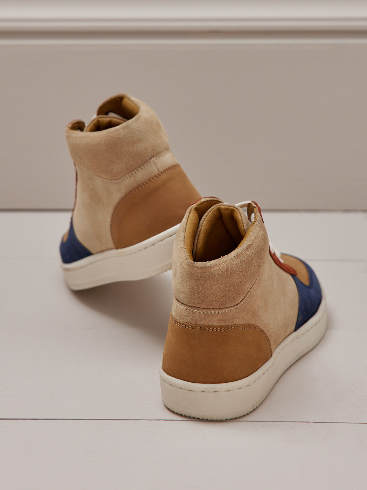 Hohe und mehrfarbige Damen-Sneakers