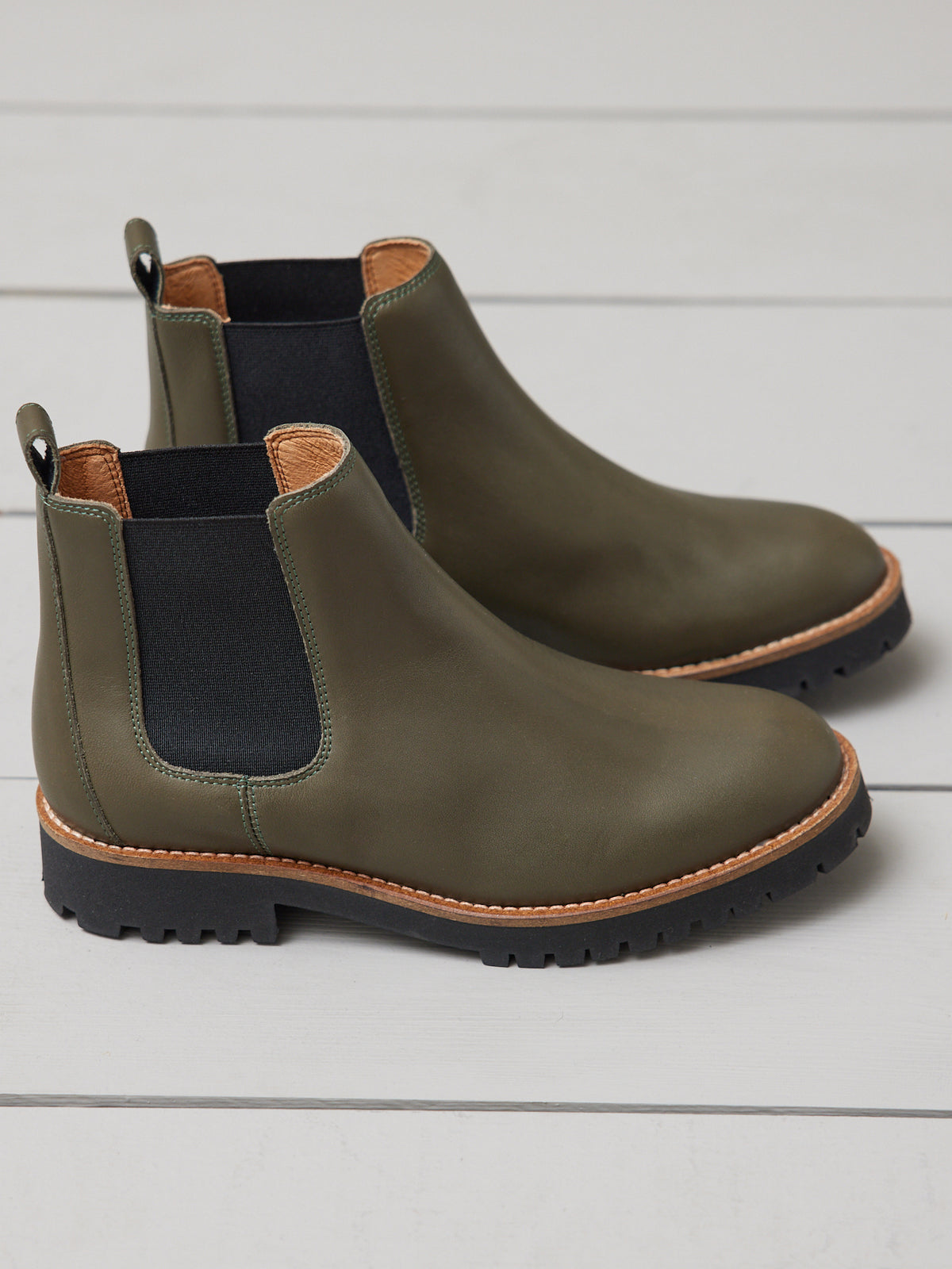 Damen-Chelsea Boots aus Leder und mit gewellter Laufsohle
