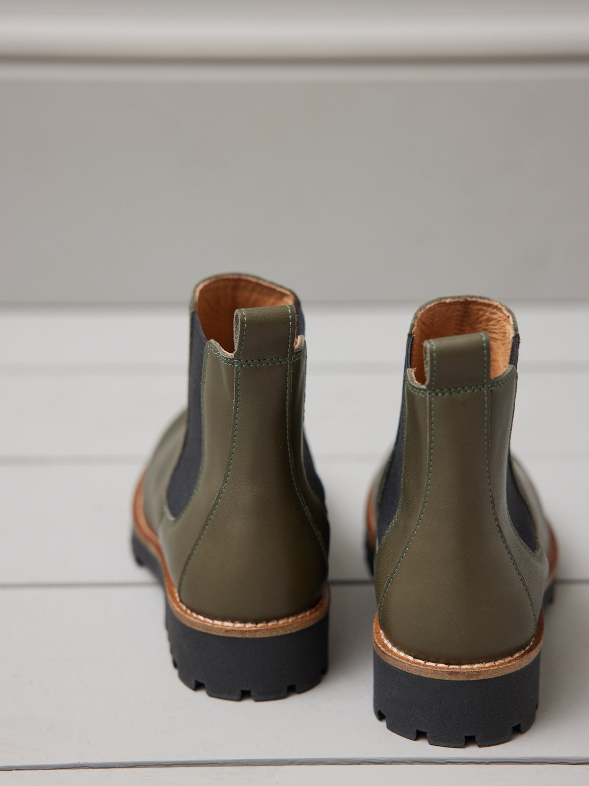 Damen-Chelsea Boots aus Leder und mit gewellter Laufsohle
