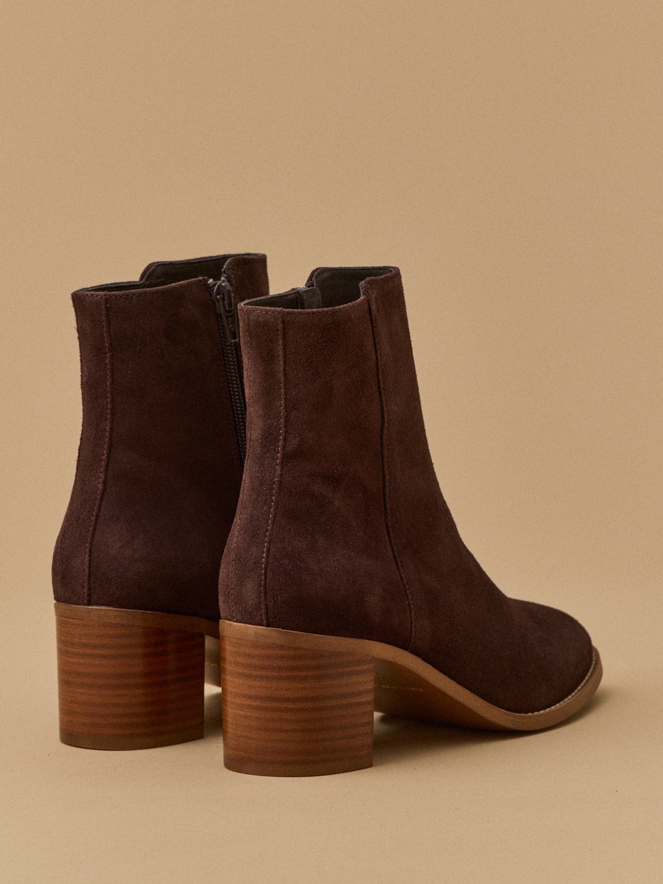 Damen-Stiefeletten aus Spaltleder mit eckigem Absatz