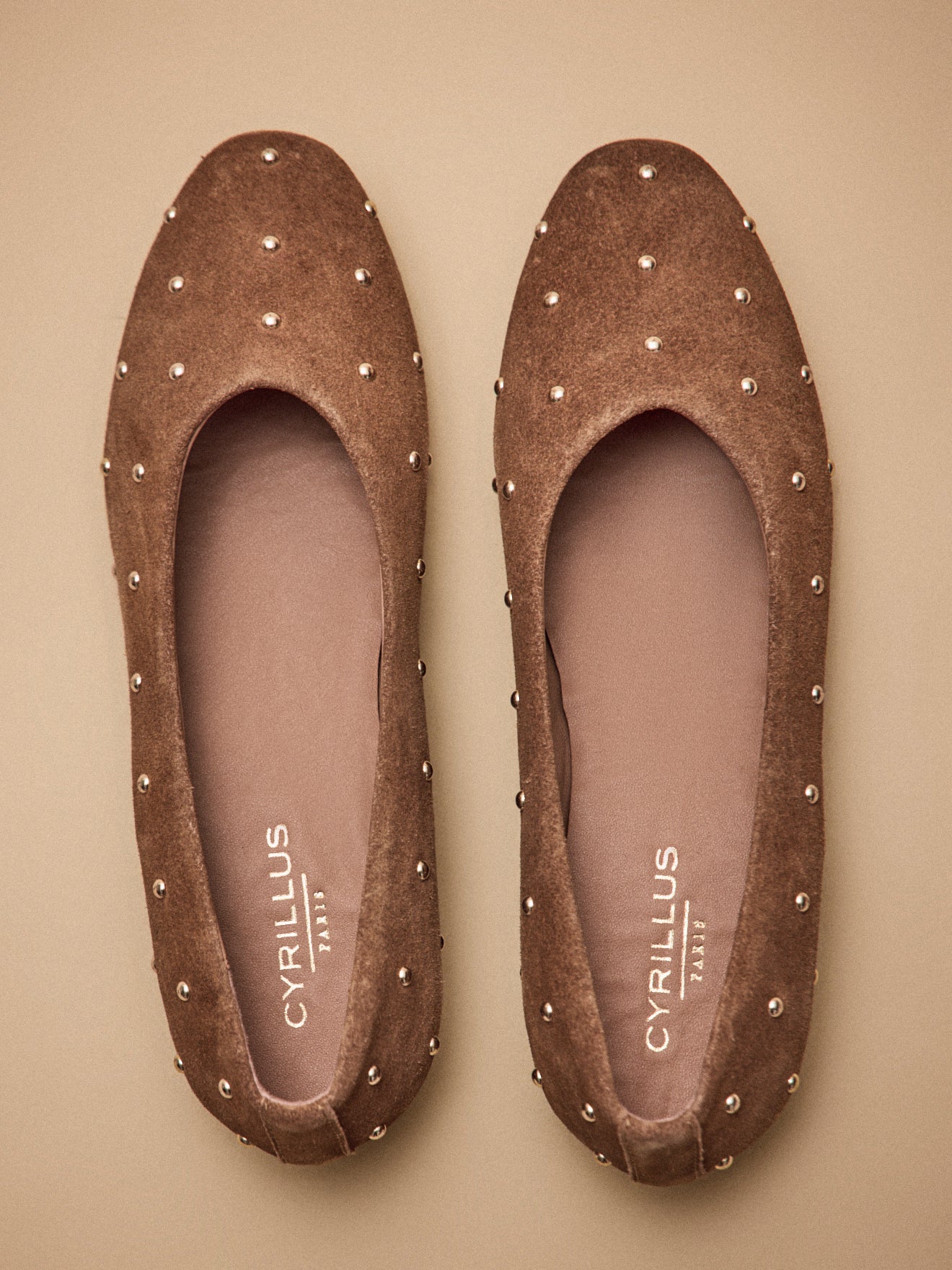 Damen-Ballerinas aus Veloursleder mit Nieten