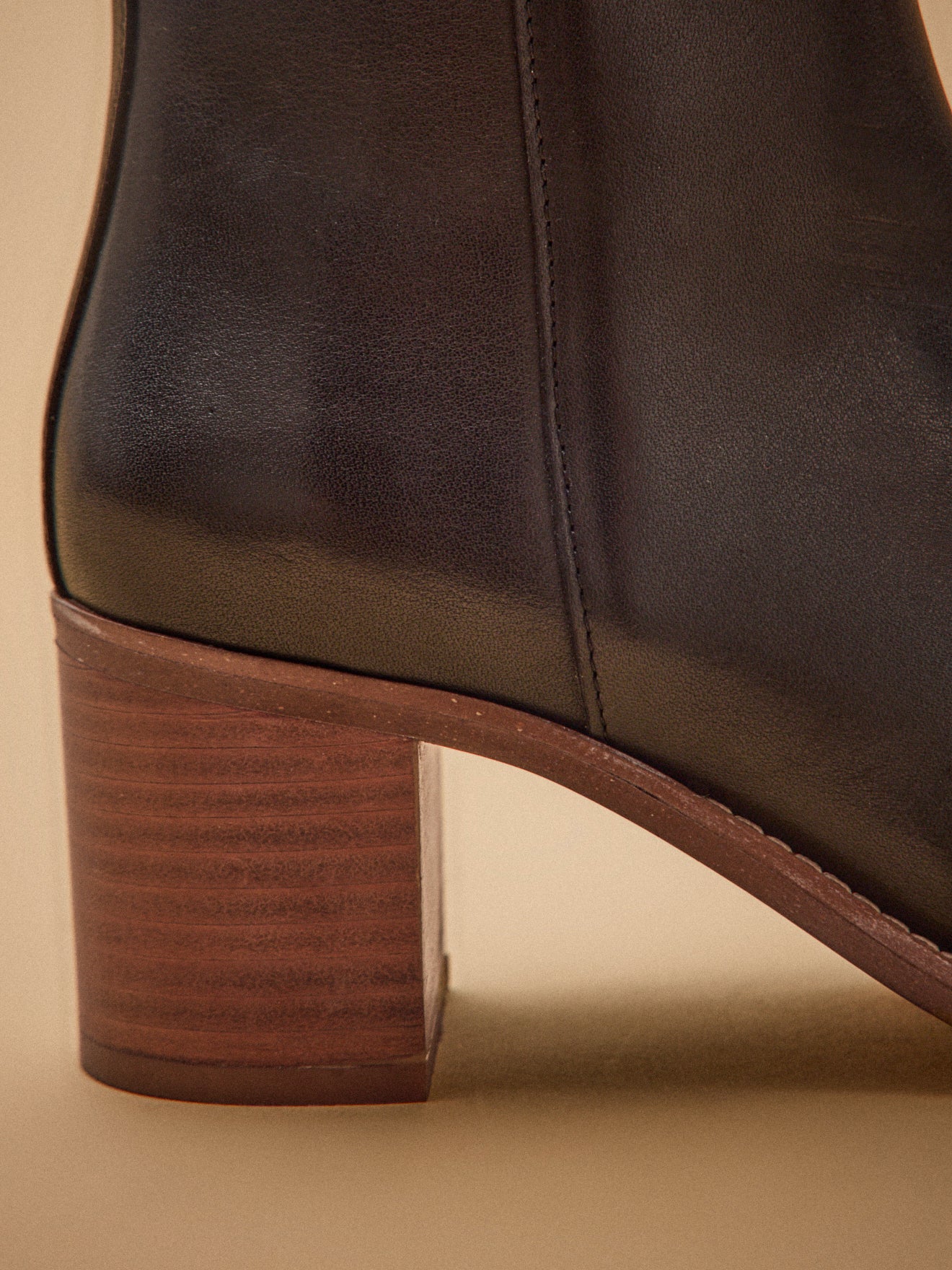 Damen-Stiefeletten mit Absatz aus Leder