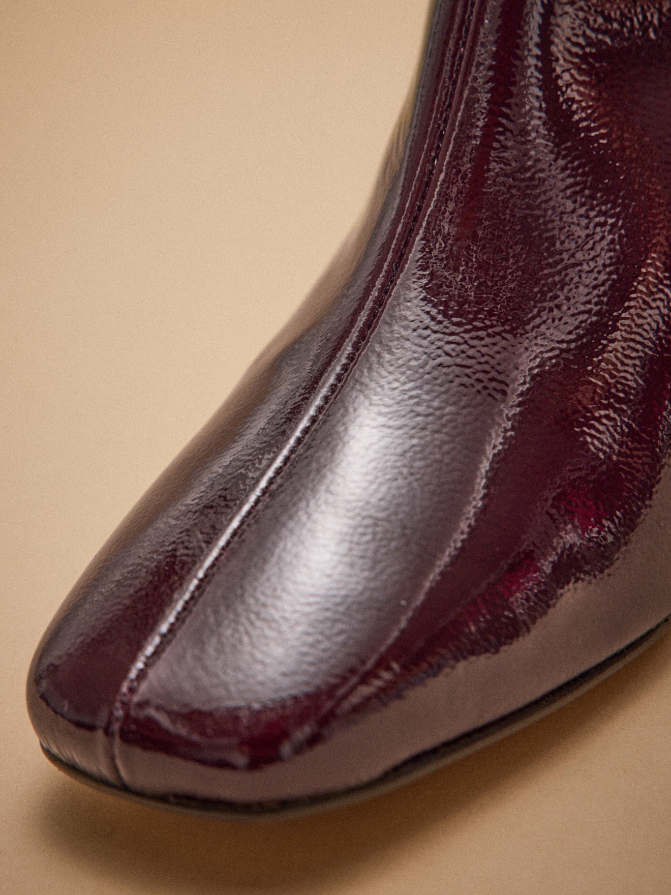 Stiefeletten mit Absatz aus Lackleder Damen
