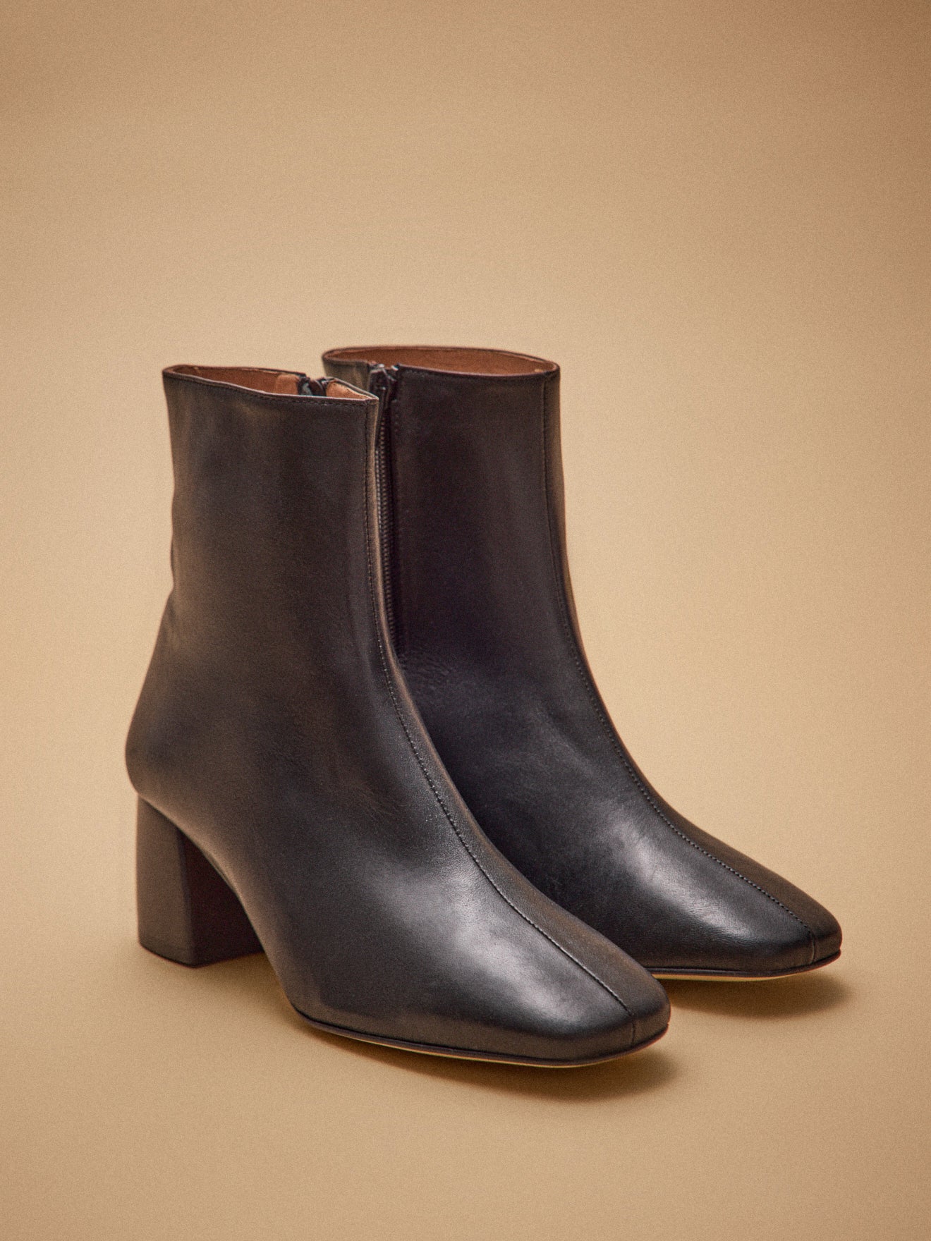 Damen-Stiefeletten mit Absatz aus Leder
