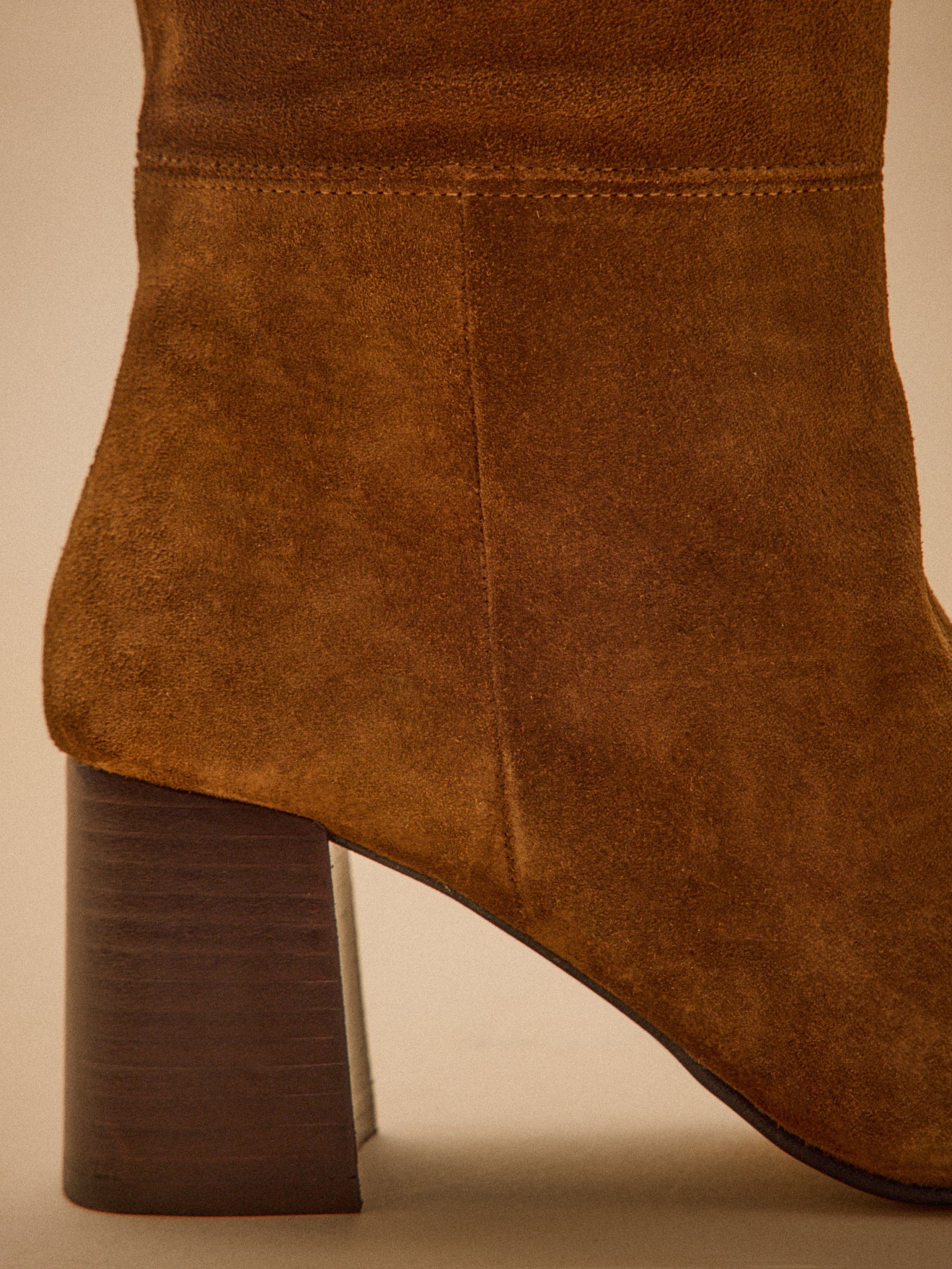 Damen-Stiefel mit Absatz aus Veloursleder