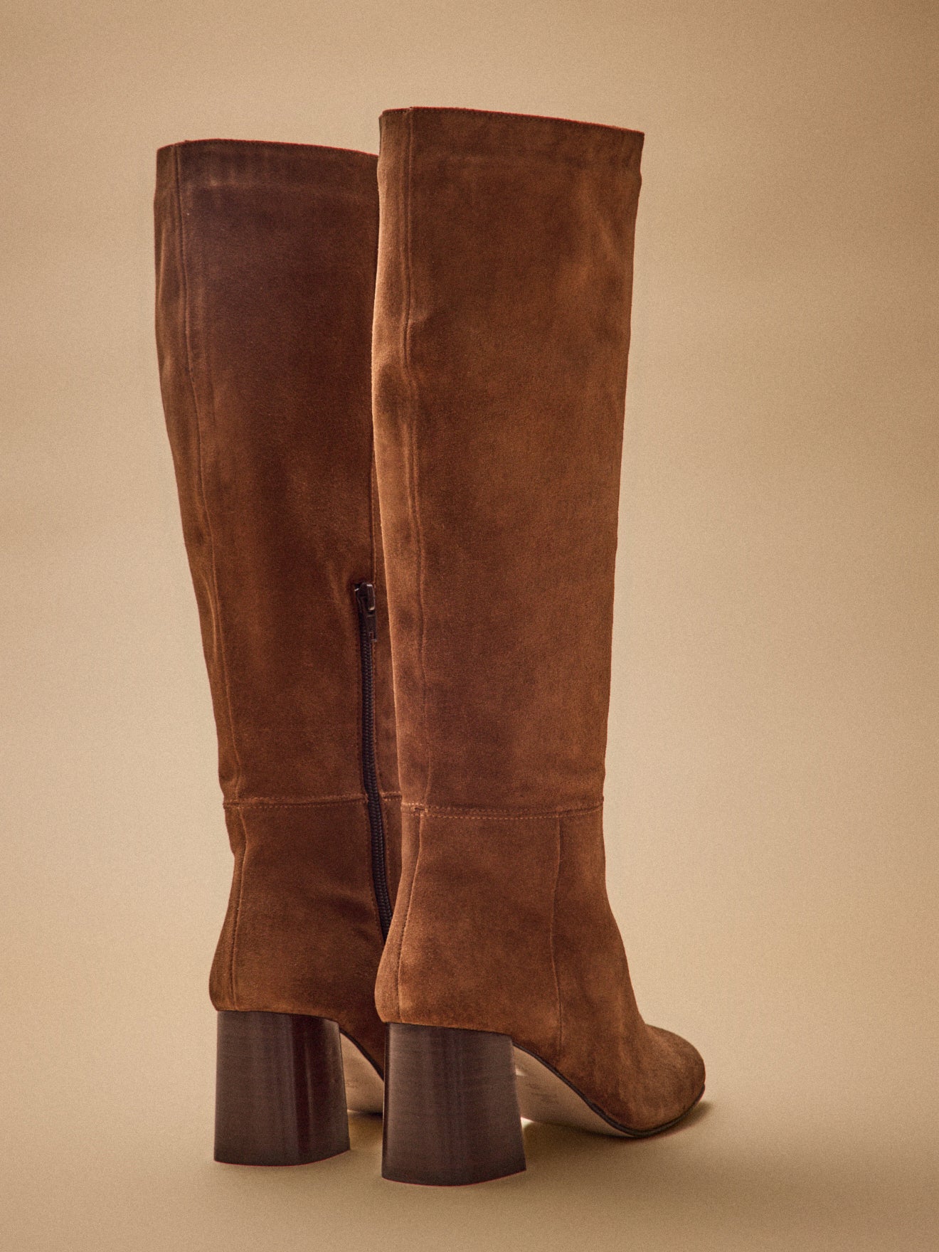 Damen-Stiefel mit Absatz aus Veloursleder