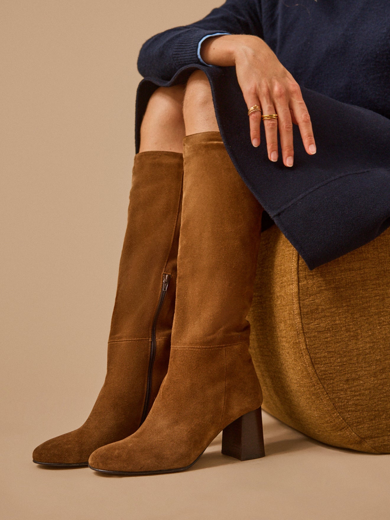 Damen-Stiefel mit Absatz aus Veloursleder
