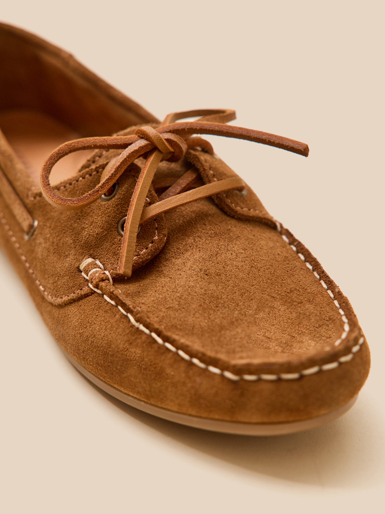 Damenschuhe aus Leder im Bootsschuh-Stil