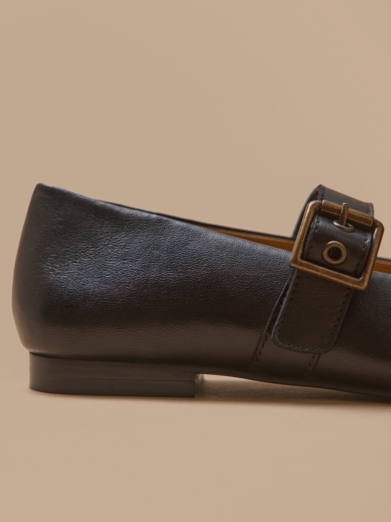 Damen-Ballerinas aus Leder mit Riemchen