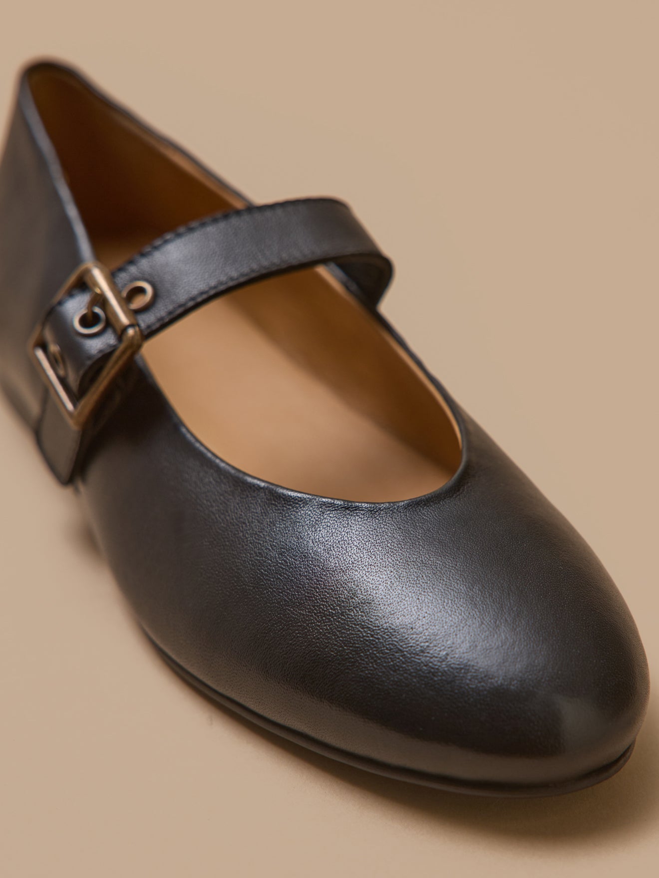 Damen-Ballerinas aus Leder mit Riemchen