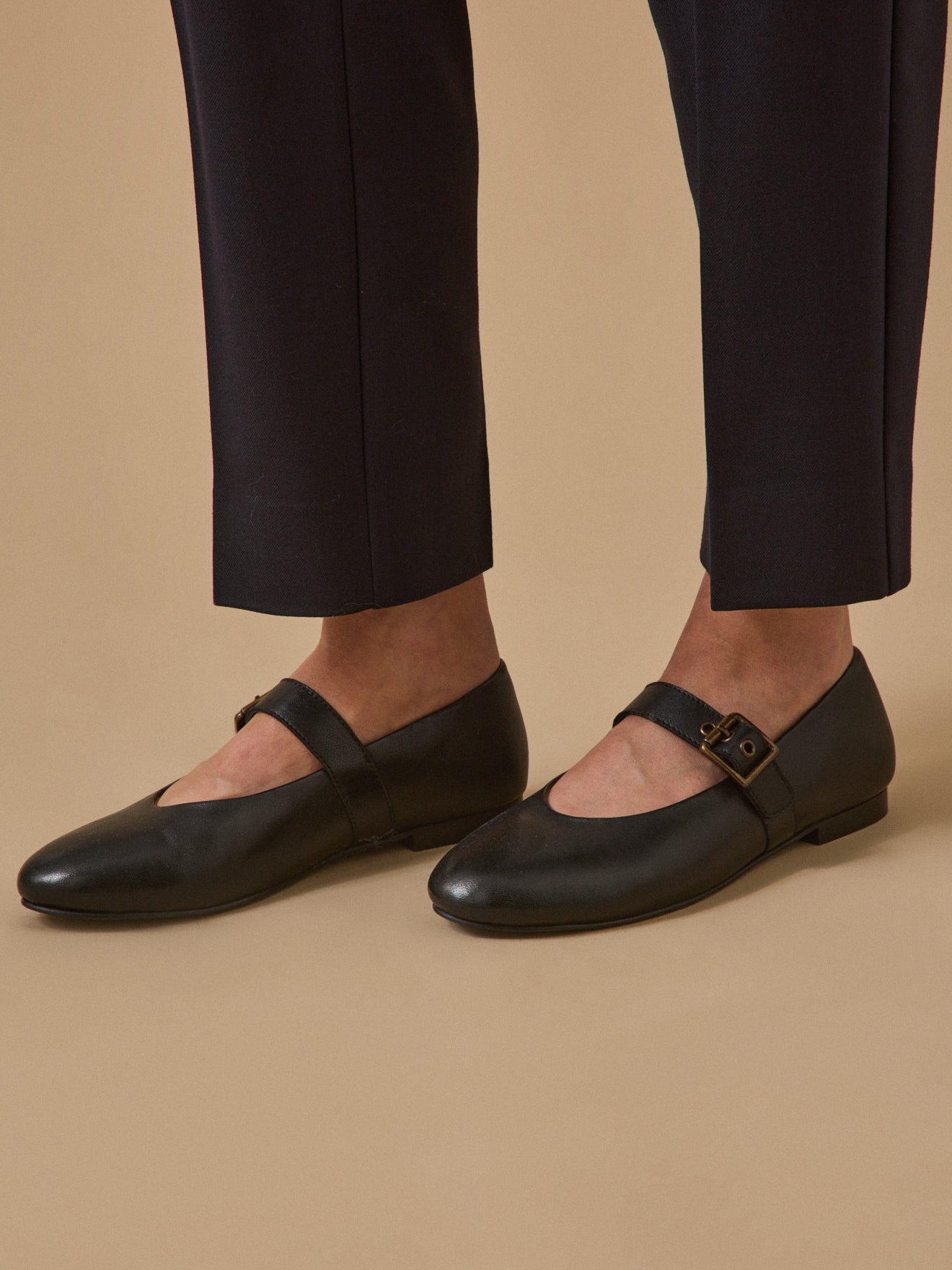 Damen-Ballerinas aus Leder mit Riemchen