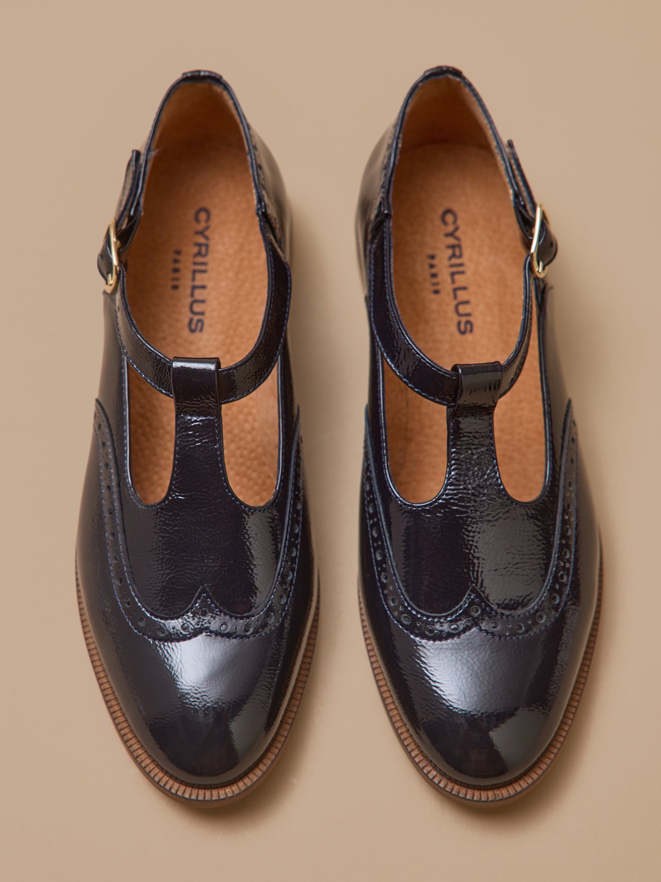 Damen-Riemchenschuh aus Leder mit floralem Lochmuster