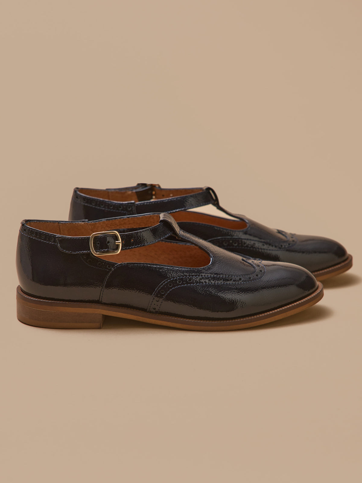 Damen-Riemchenschuh aus Leder mit floralem Lochmuster