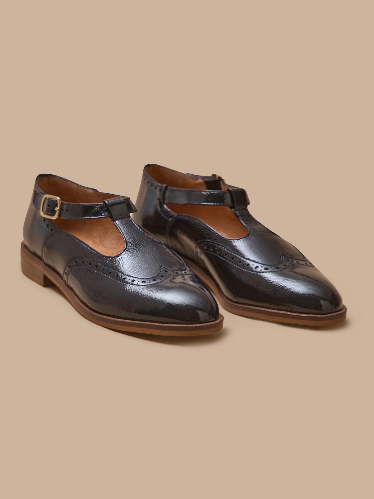 Damen-Riemchenschuh aus Leder mit floralem Lochmuster