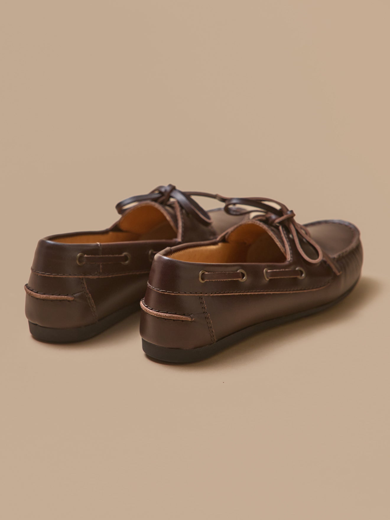 Damenschuhe aus Leder im Bootsschuh-Stil