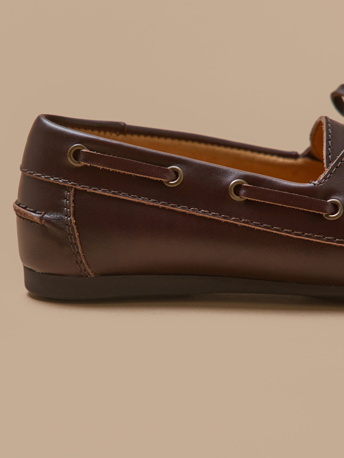 Damenschuhe aus Leder im Bootsschuh-Stil