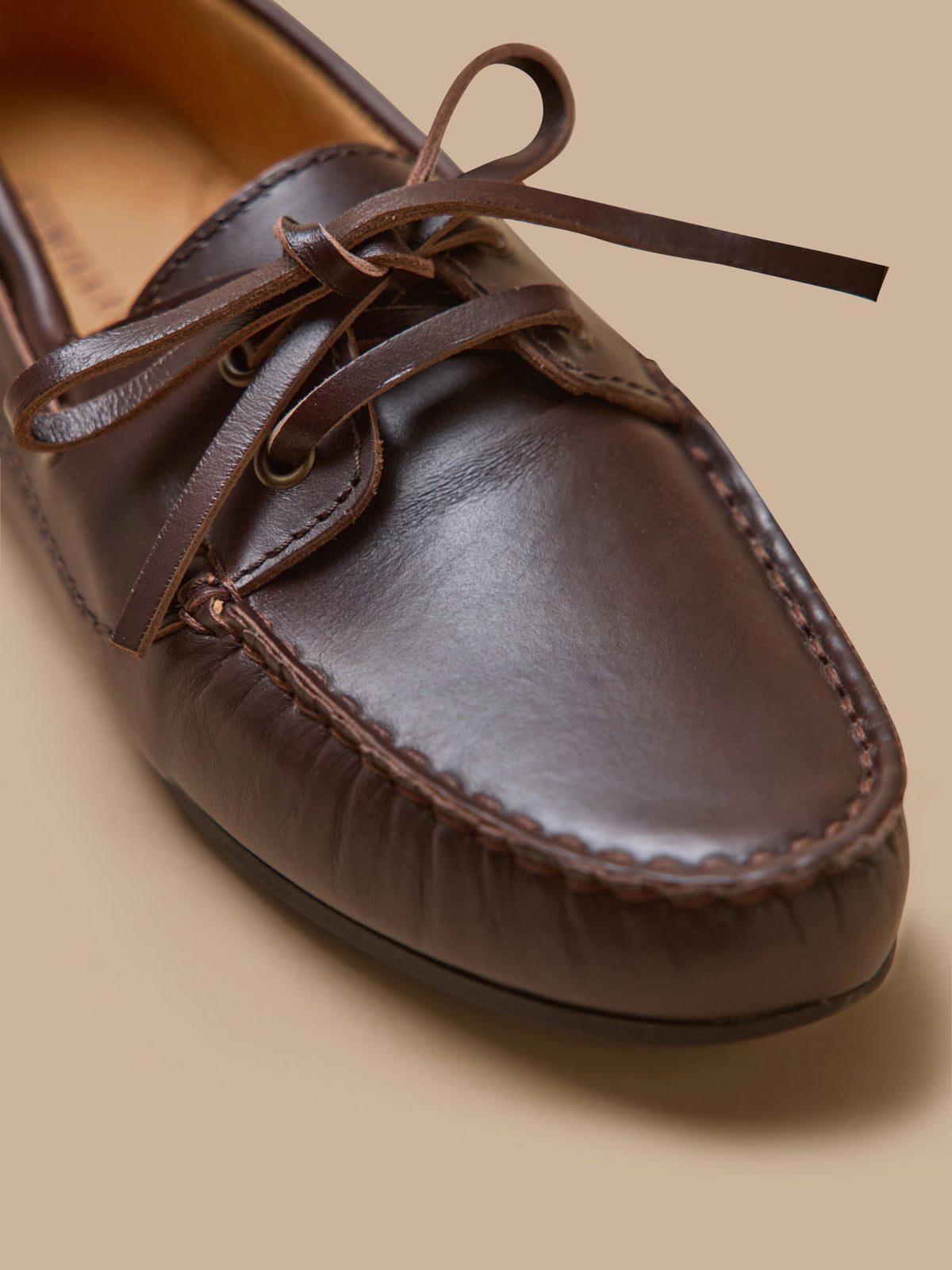 Damenschuhe aus Leder im Bootsschuh-Stil