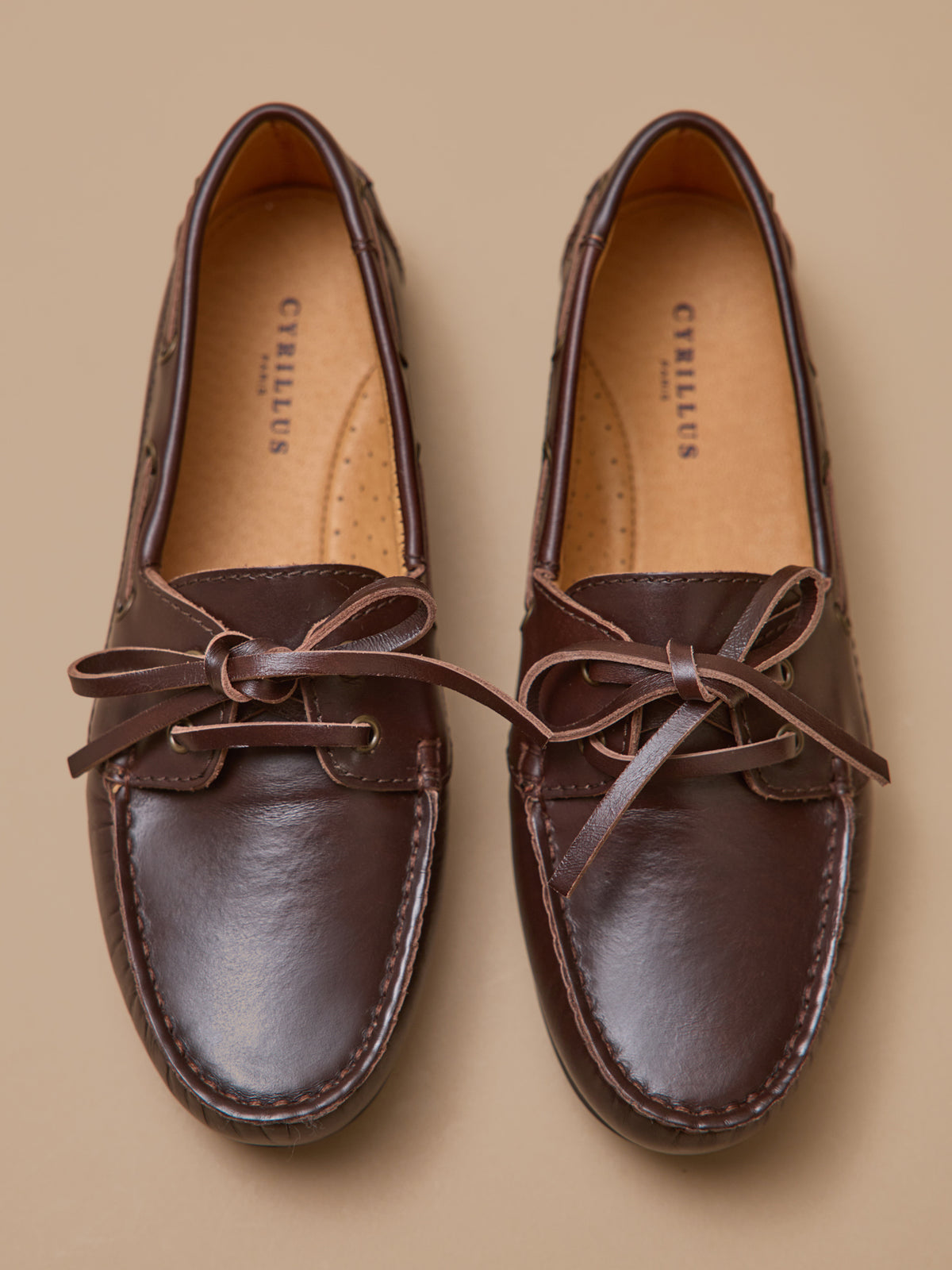 Damenschuhe aus Leder im Bootsschuh-Stil