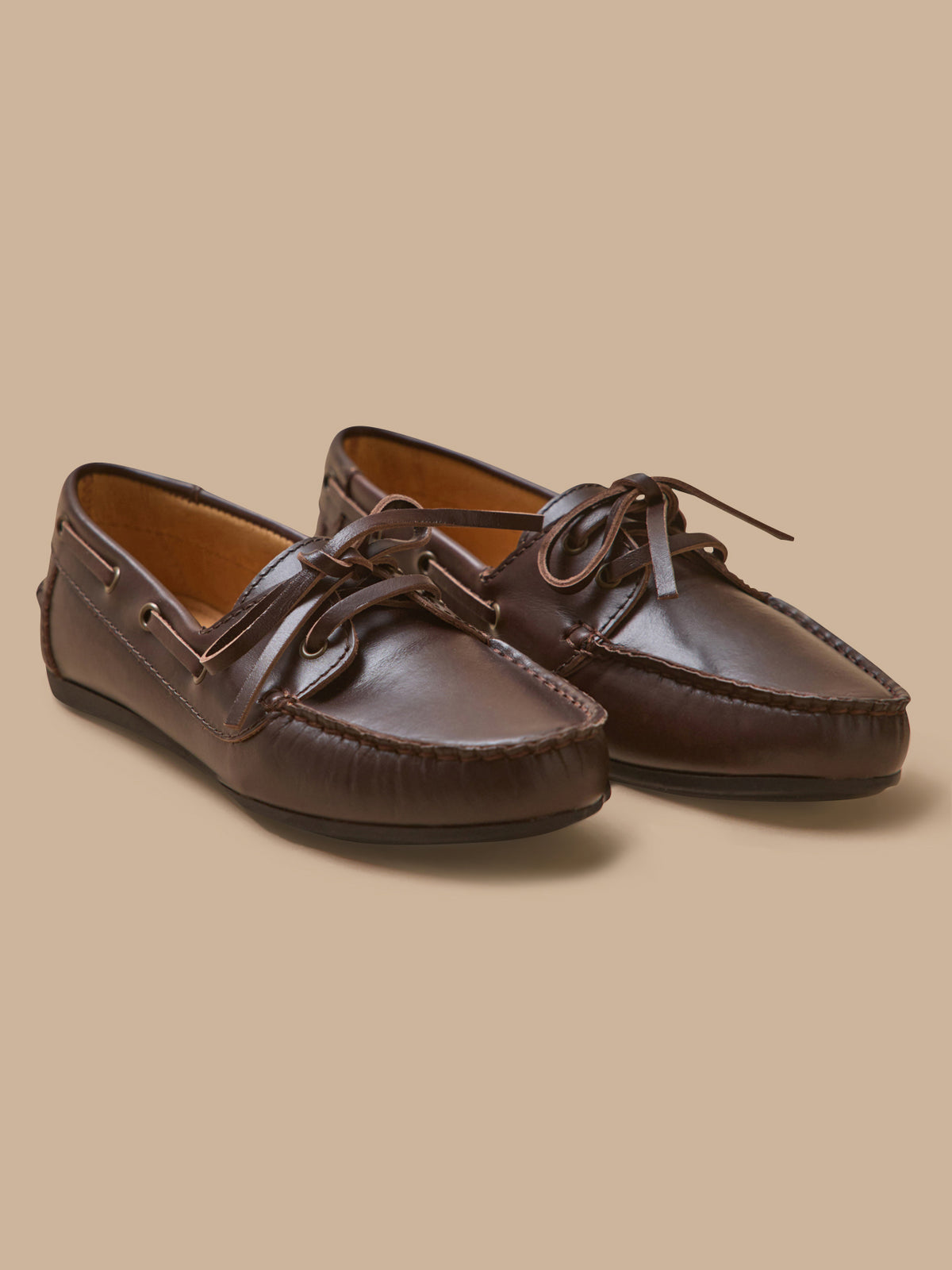 Damenschuhe aus Leder im Bootsschuh-Stil