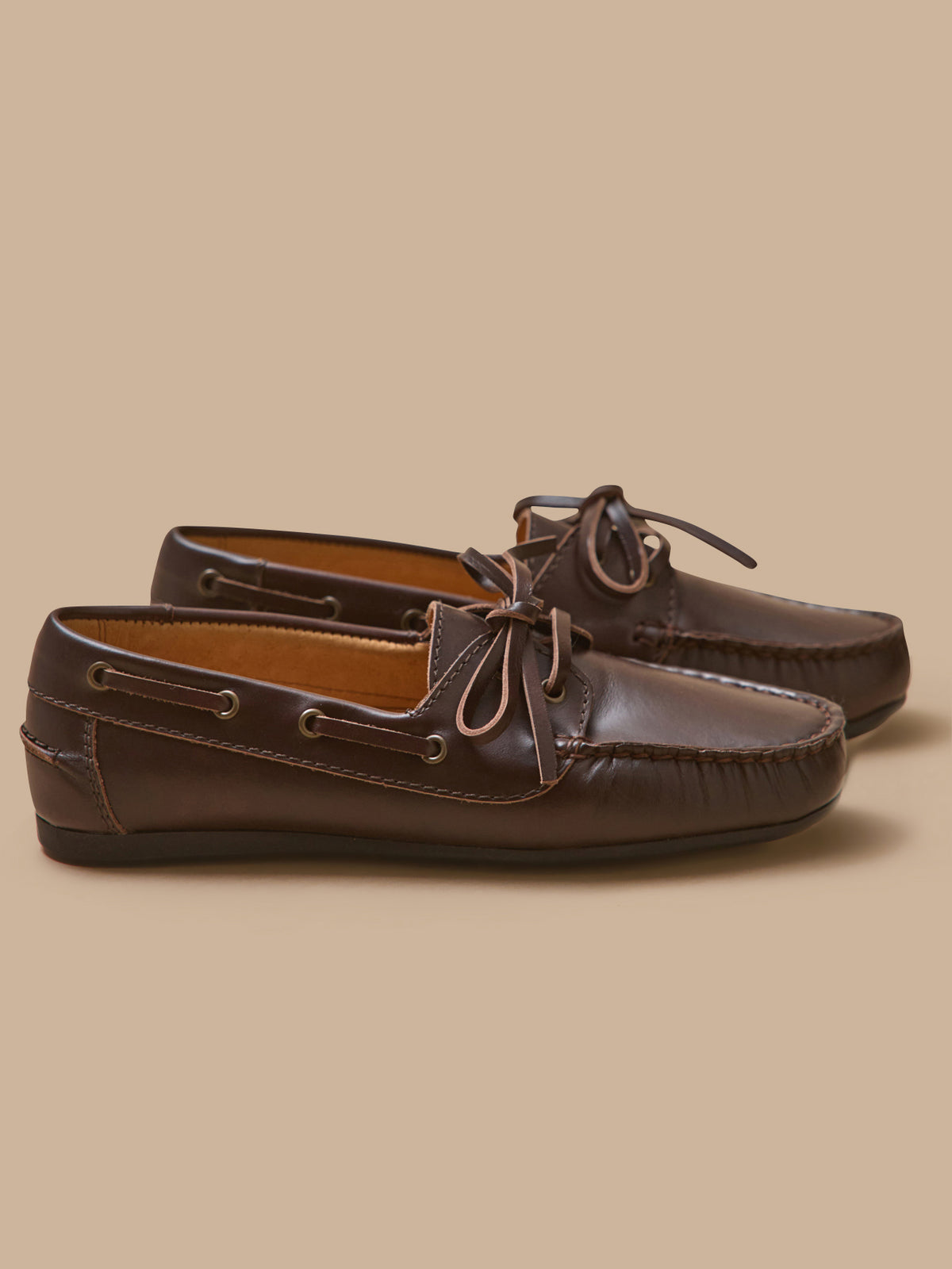 Damenschuhe aus Leder im Bootsschuh-Stil