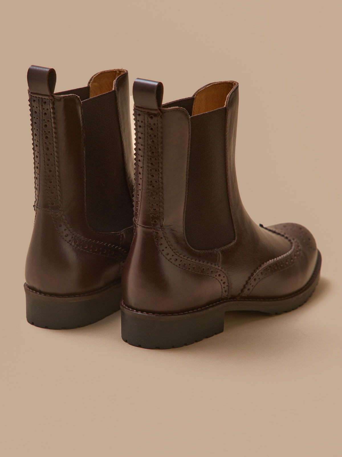 Damen-Chelsea-Boots aus Leder mit Brogue-Verzierung