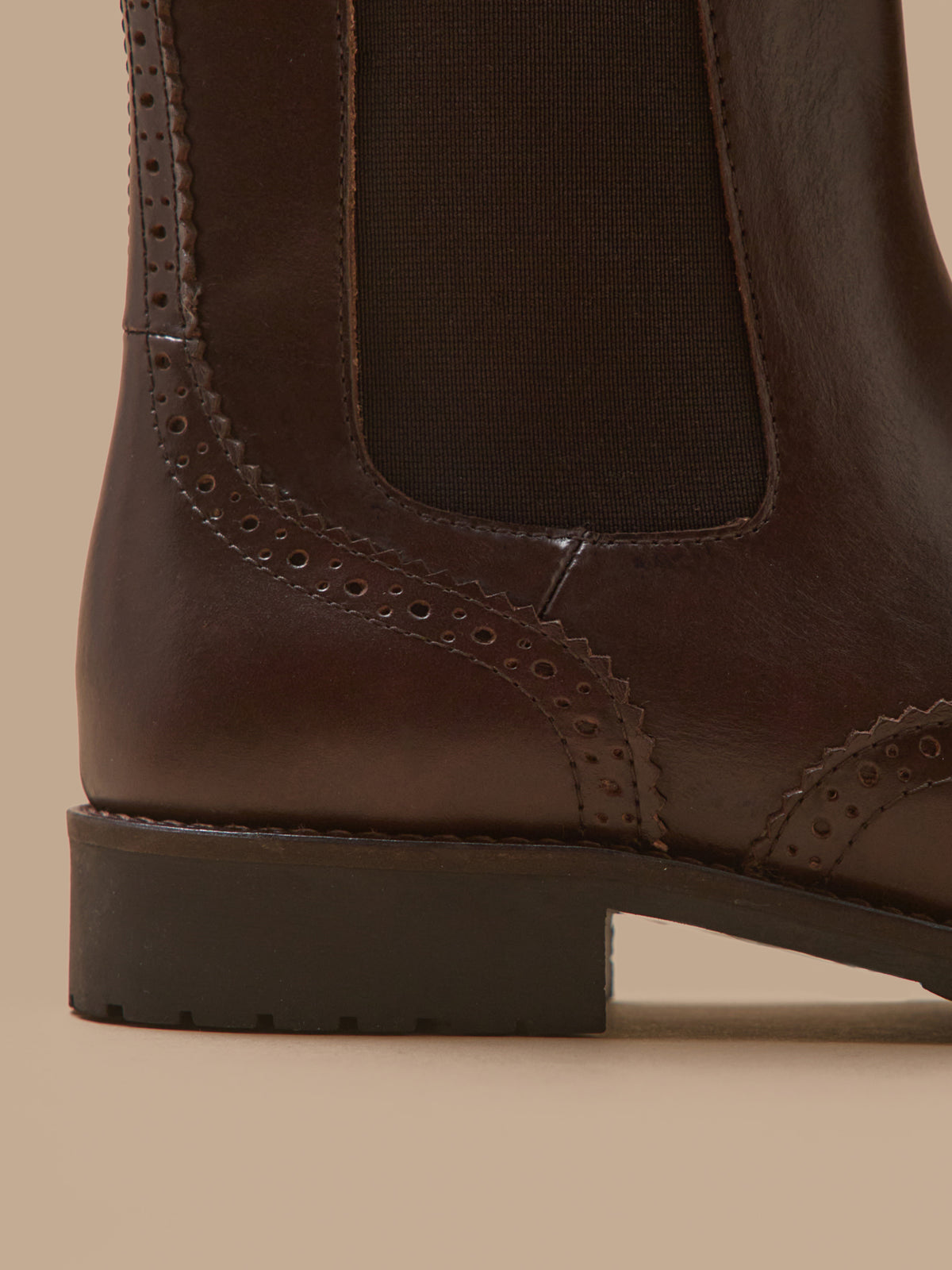 Damen-Chelsea-Boots aus Leder mit Brogue-Verzierung