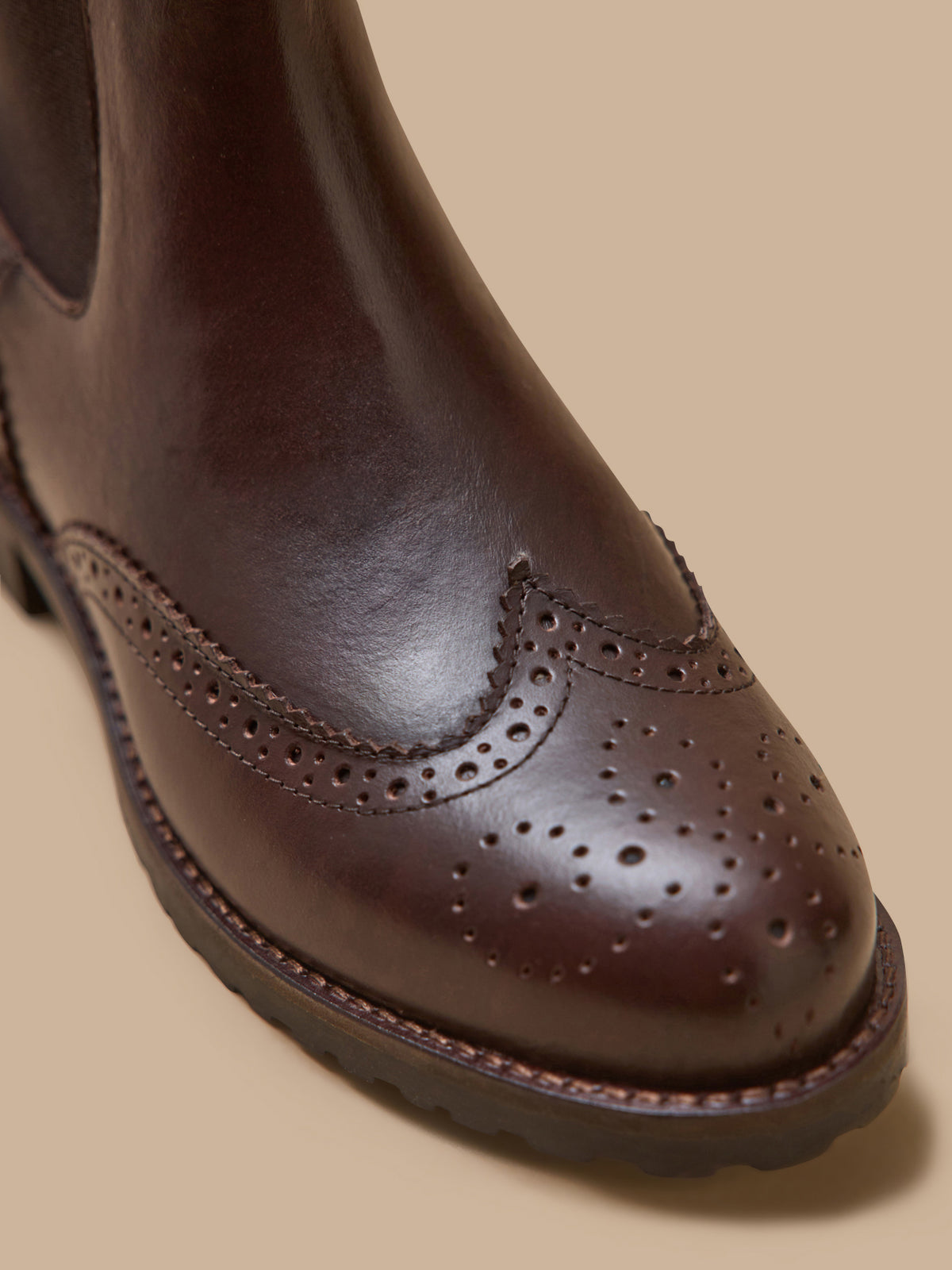 Damen-Chelsea-Boots aus Leder mit Brogue-Verzierung