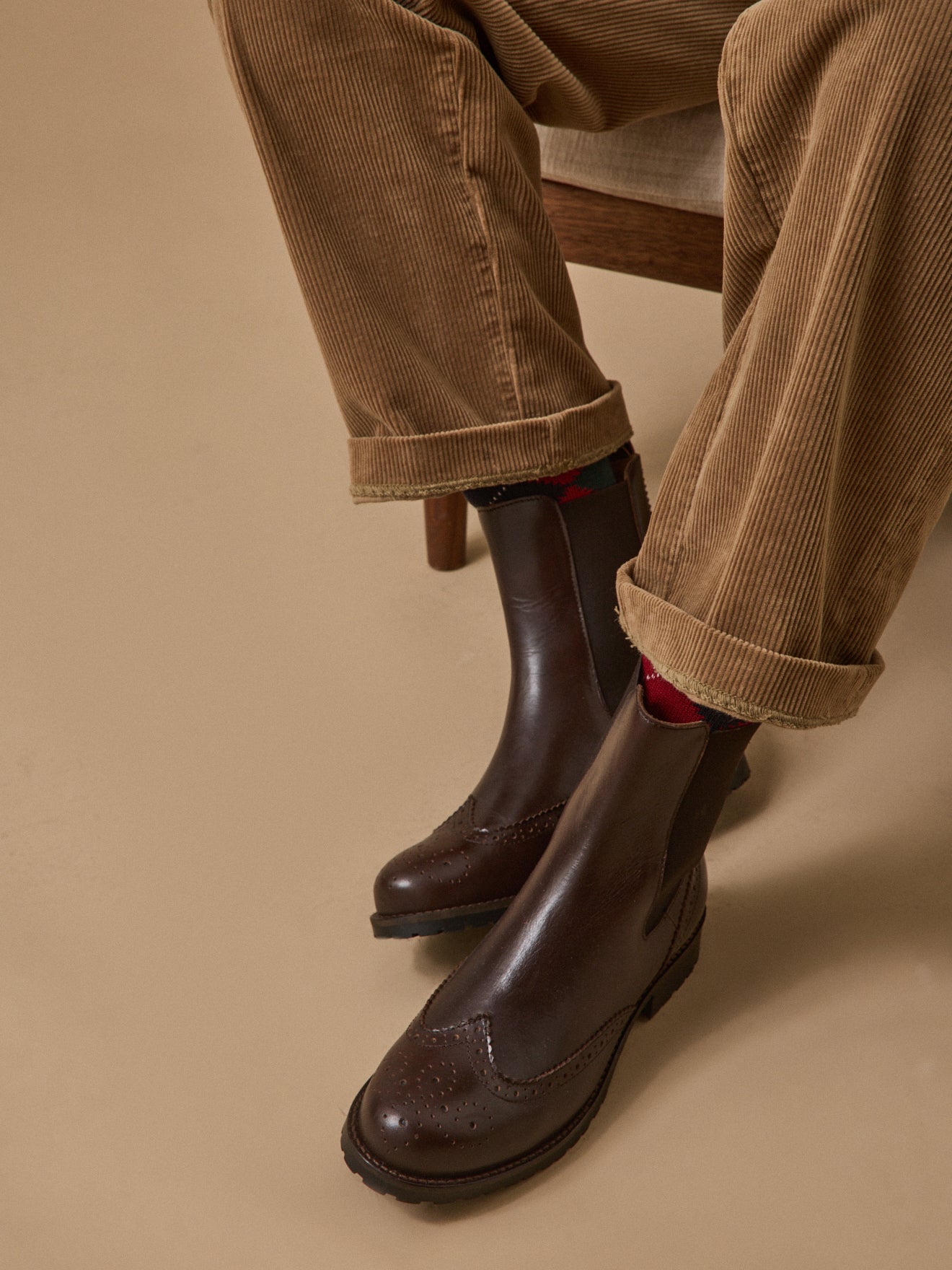 Damen-Chelsea-Boots aus Leder mit Brogue-Verzierung