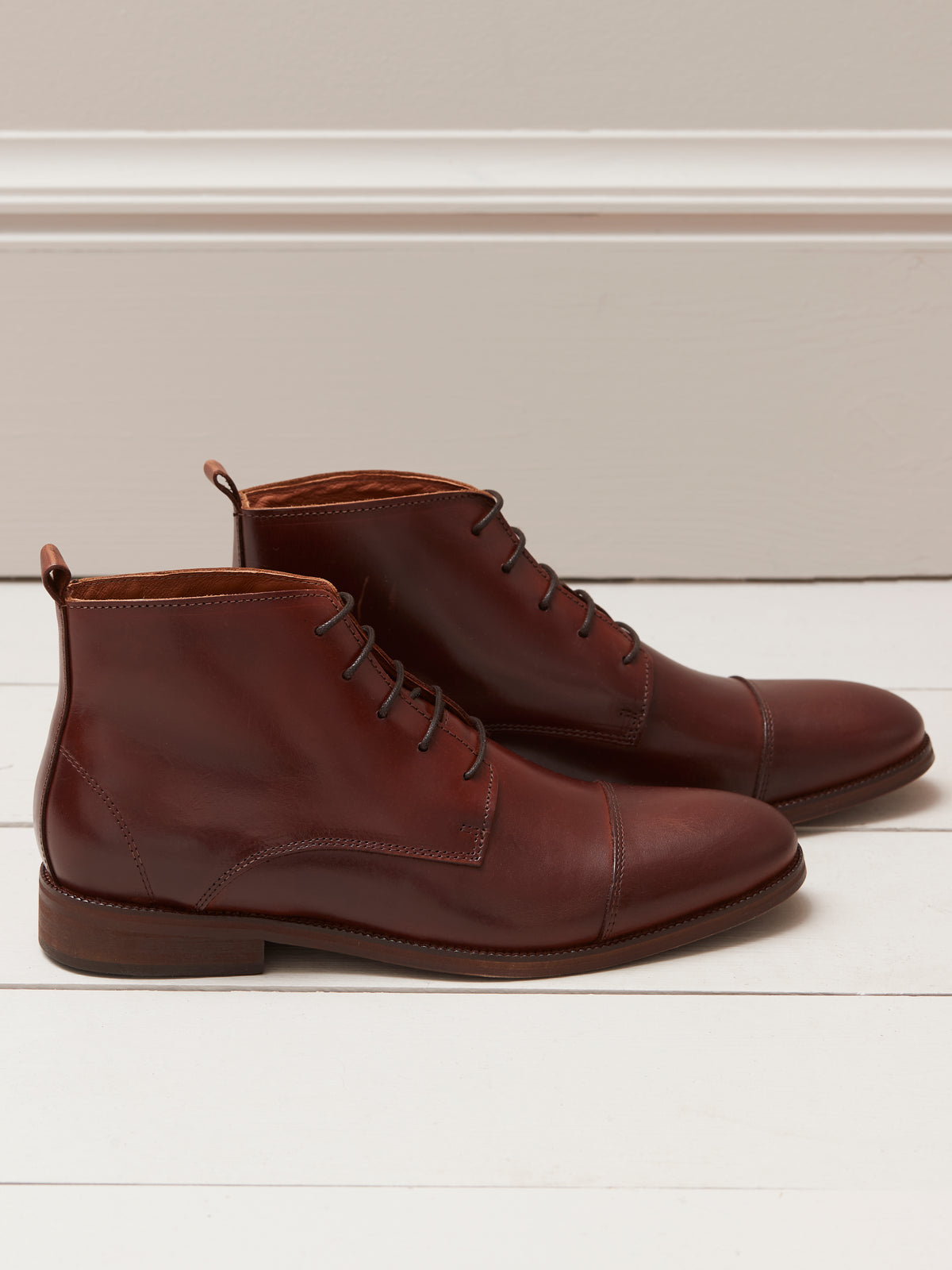Herren-Boots aus Leder mit Schnürsenkel