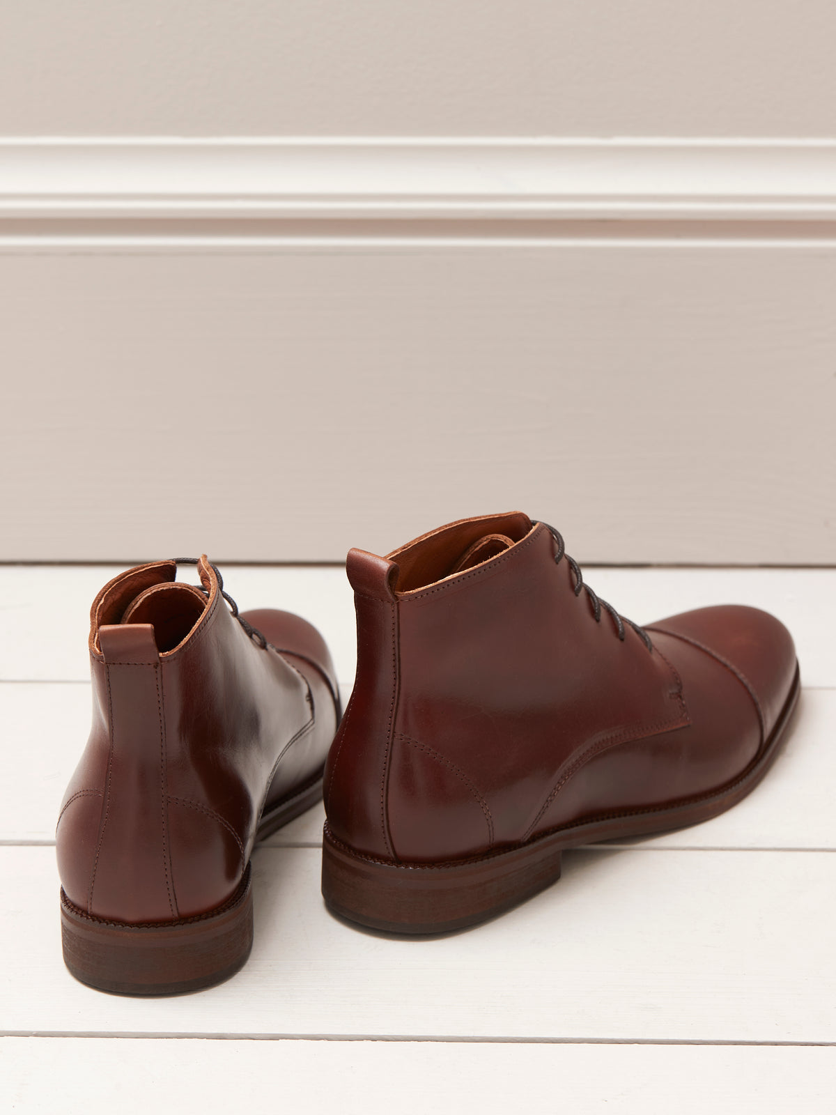 Herren-Boots aus Leder mit Schnürsenkel