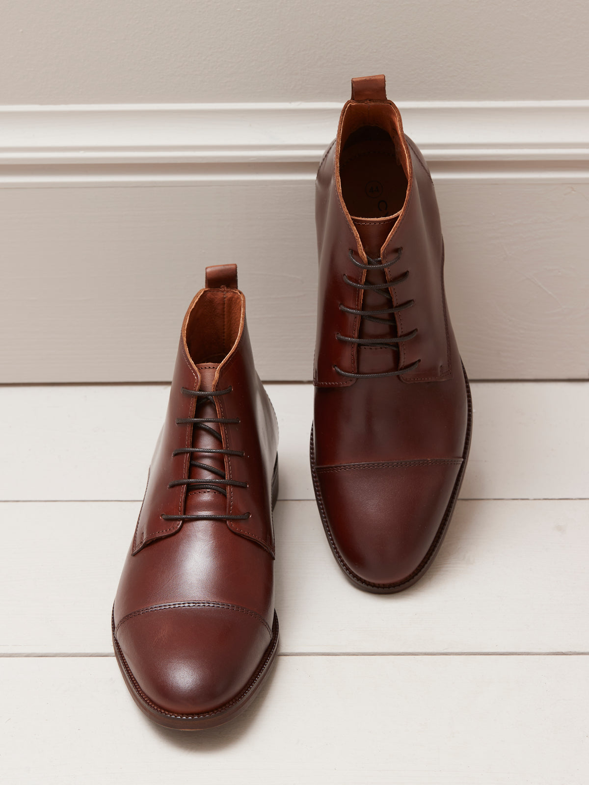 Herren-Boots aus Leder mit Schnürsenkel