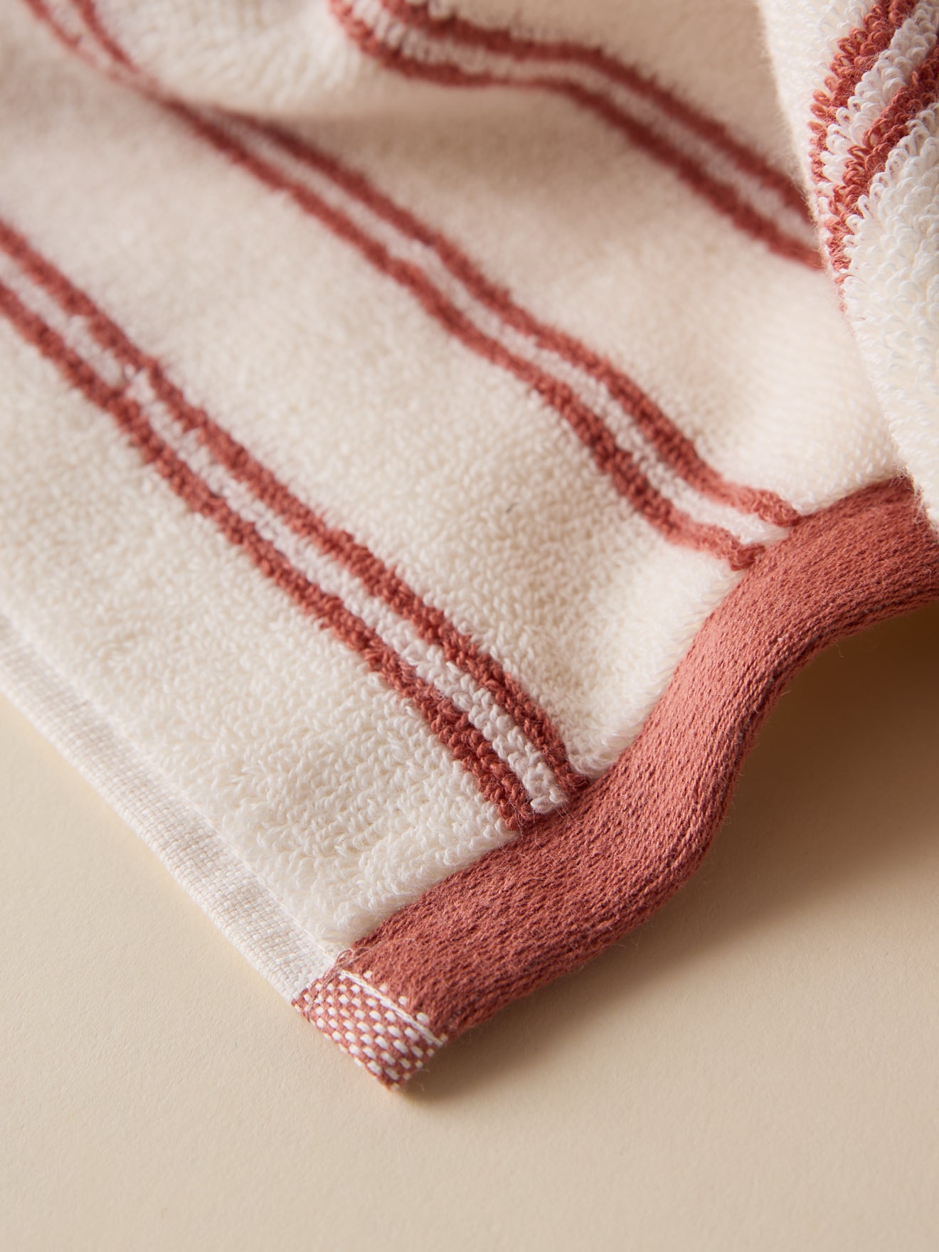 Absorbierendes Frottee-Handtuch