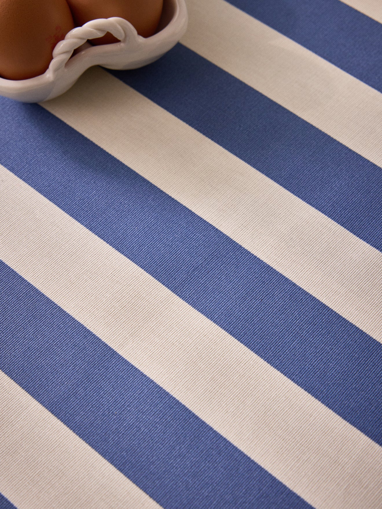 Gestreifte Tischdecke aus beschichteter Baumwolle
