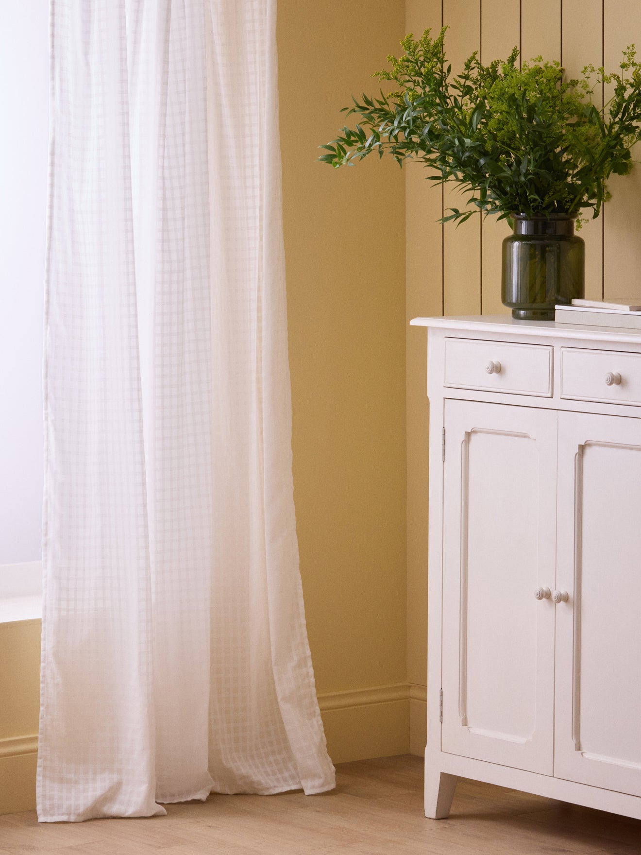 Stoffbahn aus Voile mit Ton-in-Ton-Karomuster